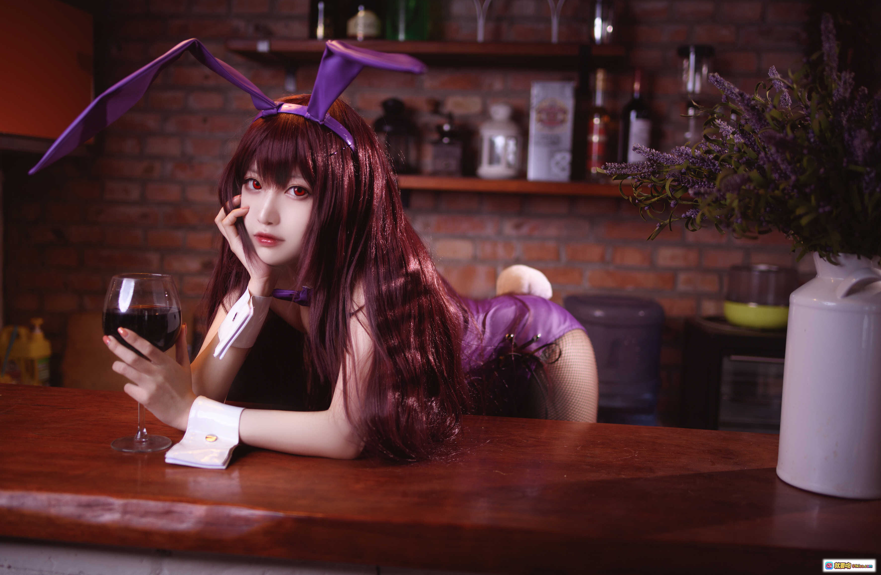 图片[5] - Shika小鹿鹿NO.059兔女郎师匠写真｜紫色兔耳制服+网袜高跟+酒吧背景+11P高清图集 - 就要吻