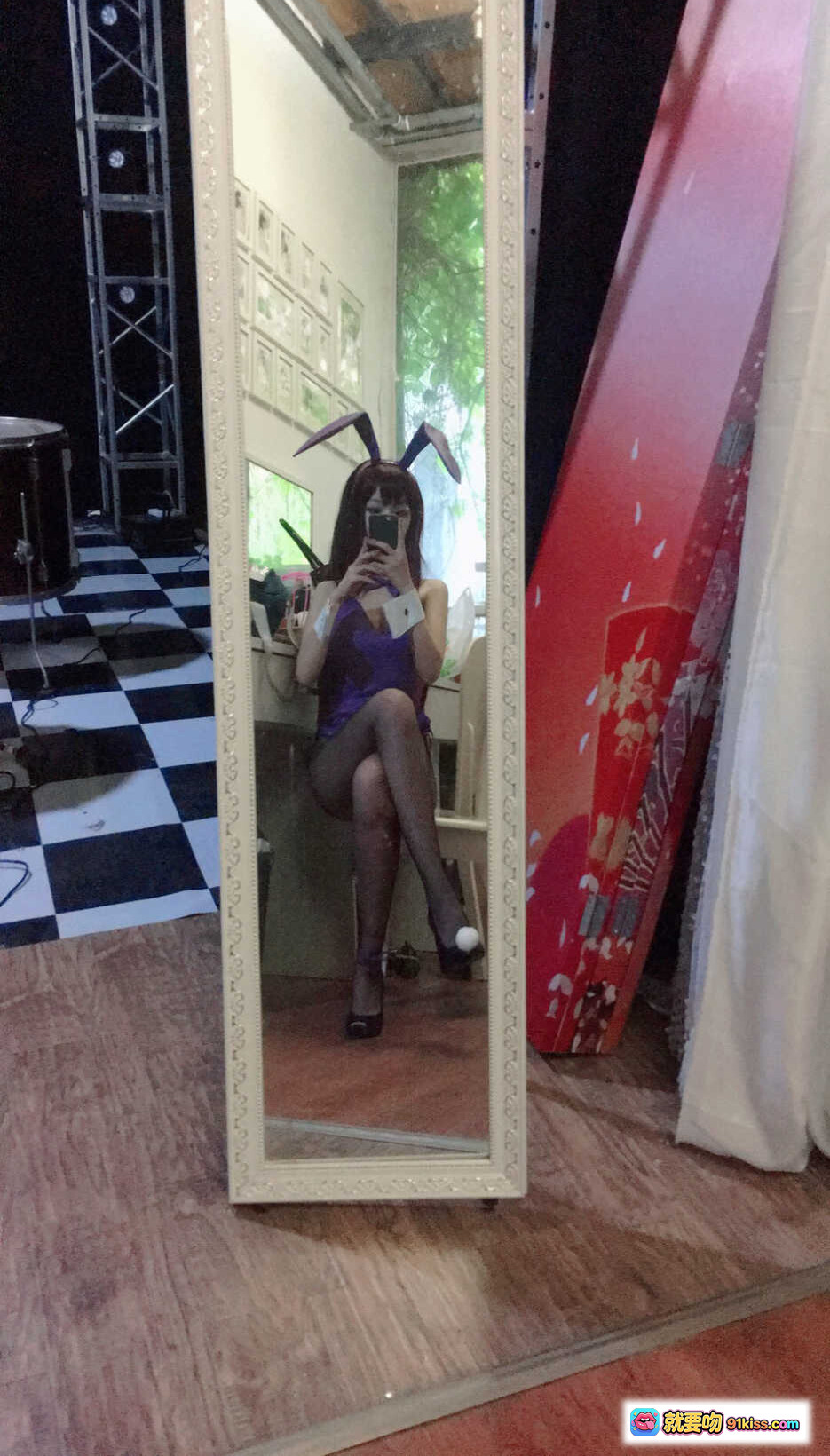 图片[7] - Shika小鹿鹿NO.059兔女郎师匠写真｜紫色兔耳制服+网袜高跟+酒吧背景+11P高清图集 - 就要吻