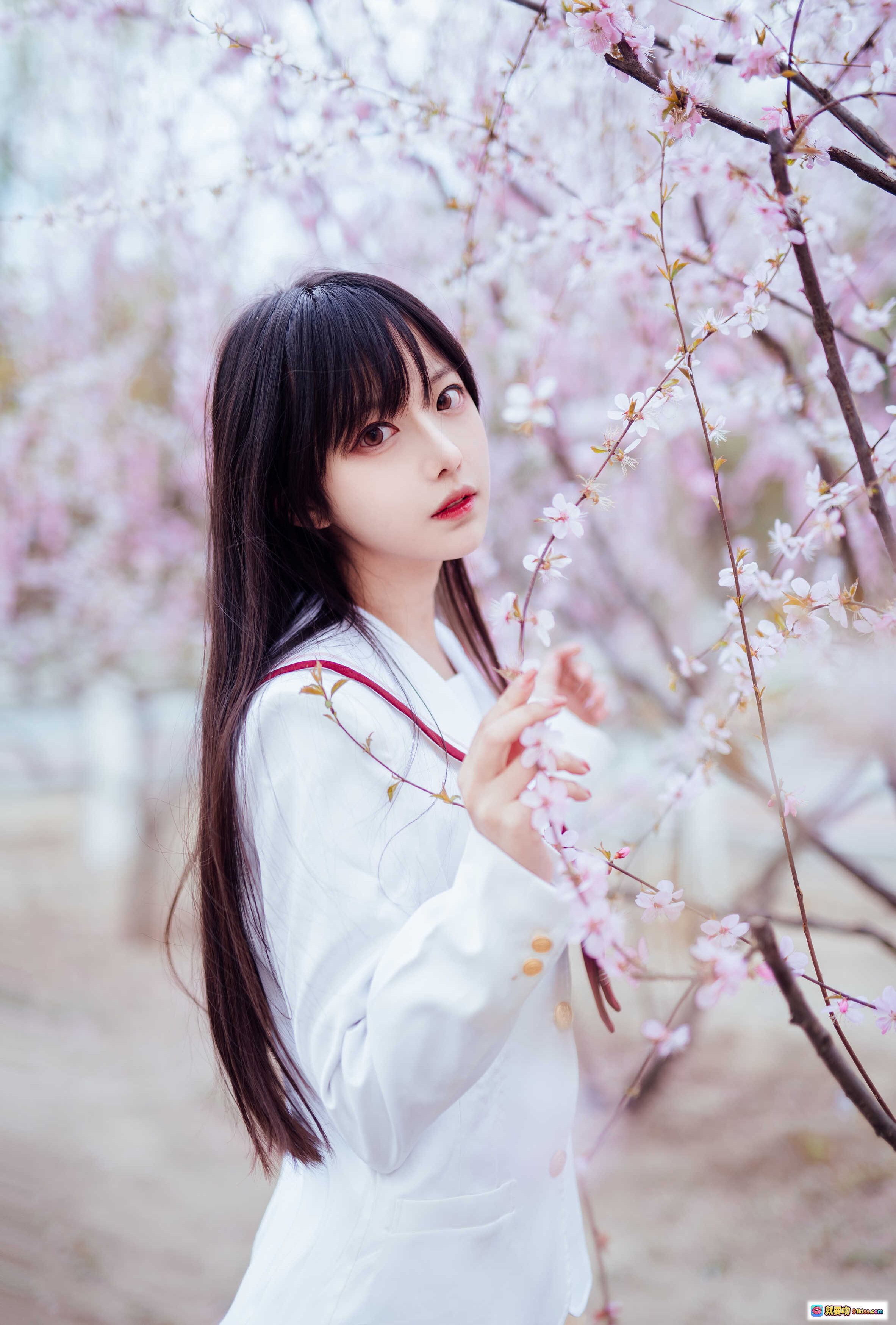 图片[4] - Shika小鹿鹿NO.041樱花写真 | 日系校服少女 | 粉樱树下跪坐 | 清新自然风 | 13P高清图集 - 就要吻