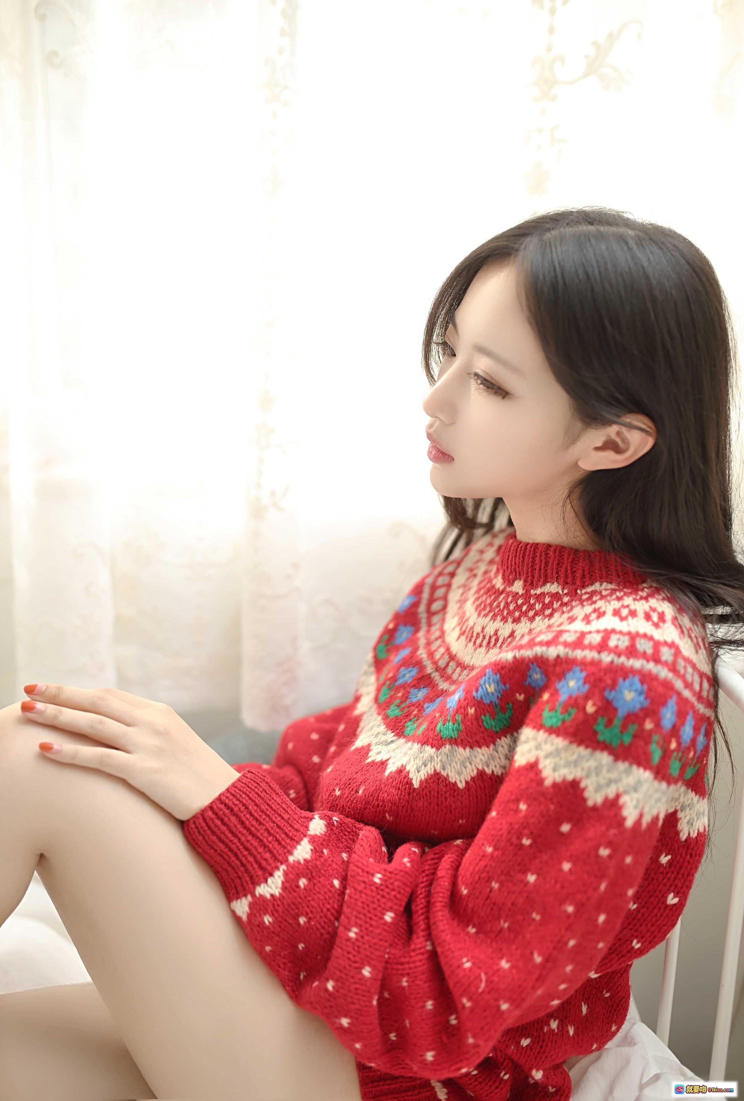 图片[6] - Shika小鹿鹿NO.035写真02 红绿毛衣少女风 温柔长发 白色针织手套 室内窗边光影 甜美居家风 14P高清图集 - 就要吻