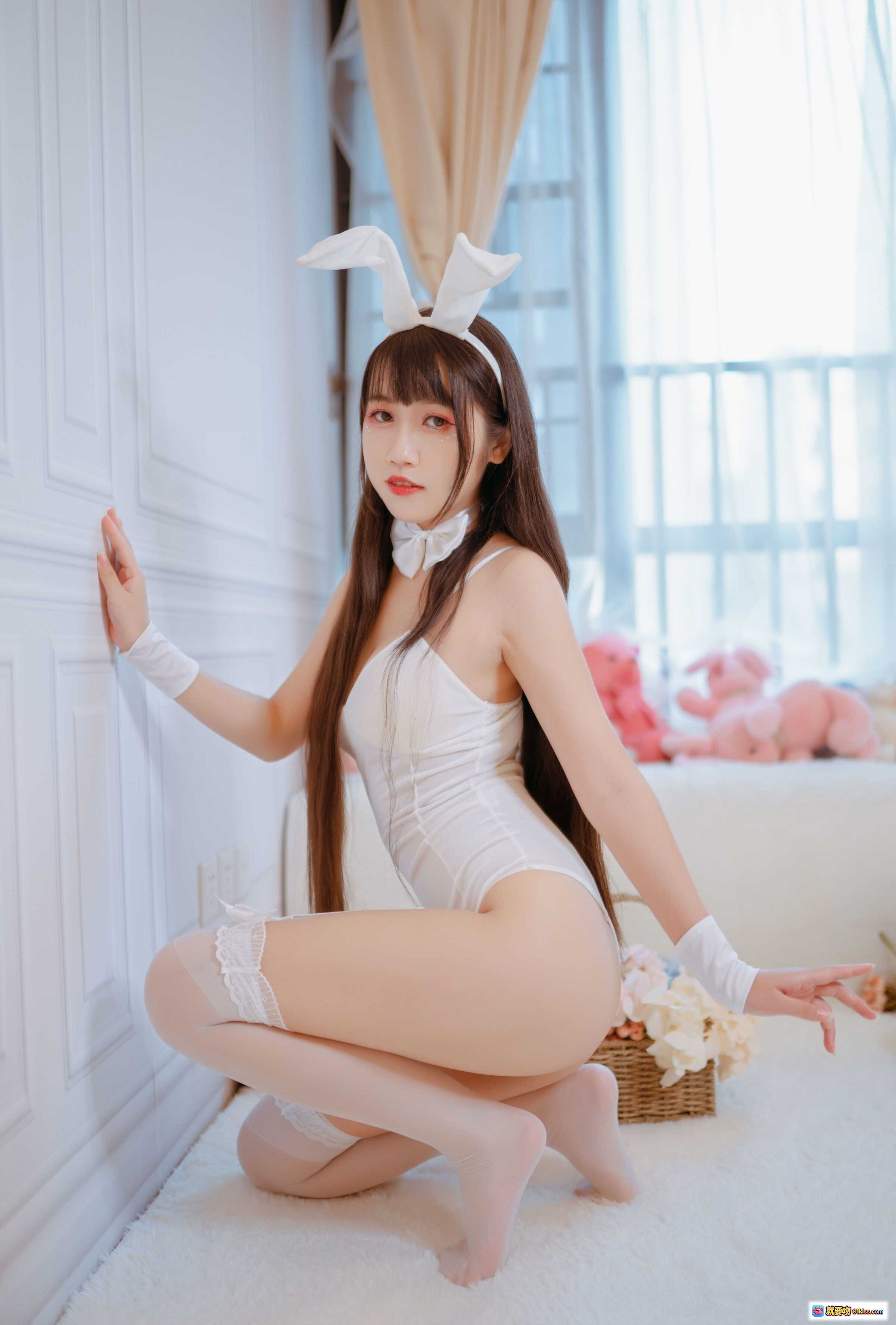 图片[7] - NO.005 不呆猫 白色兔女郎写真 丝袜美腿 甜美居家风 软萌少女感 28P高清图集 - 就要吻