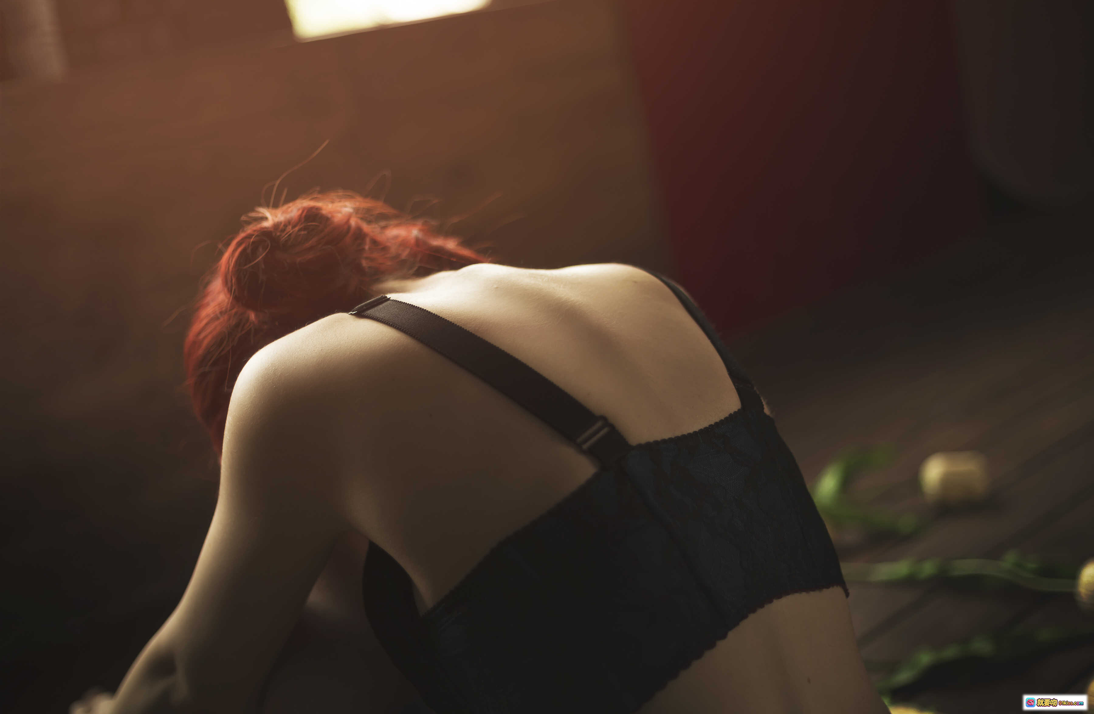 图片[9] - 特莉丝·梅利葛德性感蕾丝内衣写真 | Sayathefox NO.003 24P高清图集 | 黑蓝蕾丝+金色镶边+系带设计 | 成熟优雅女性魅力特辑 - 就要吻