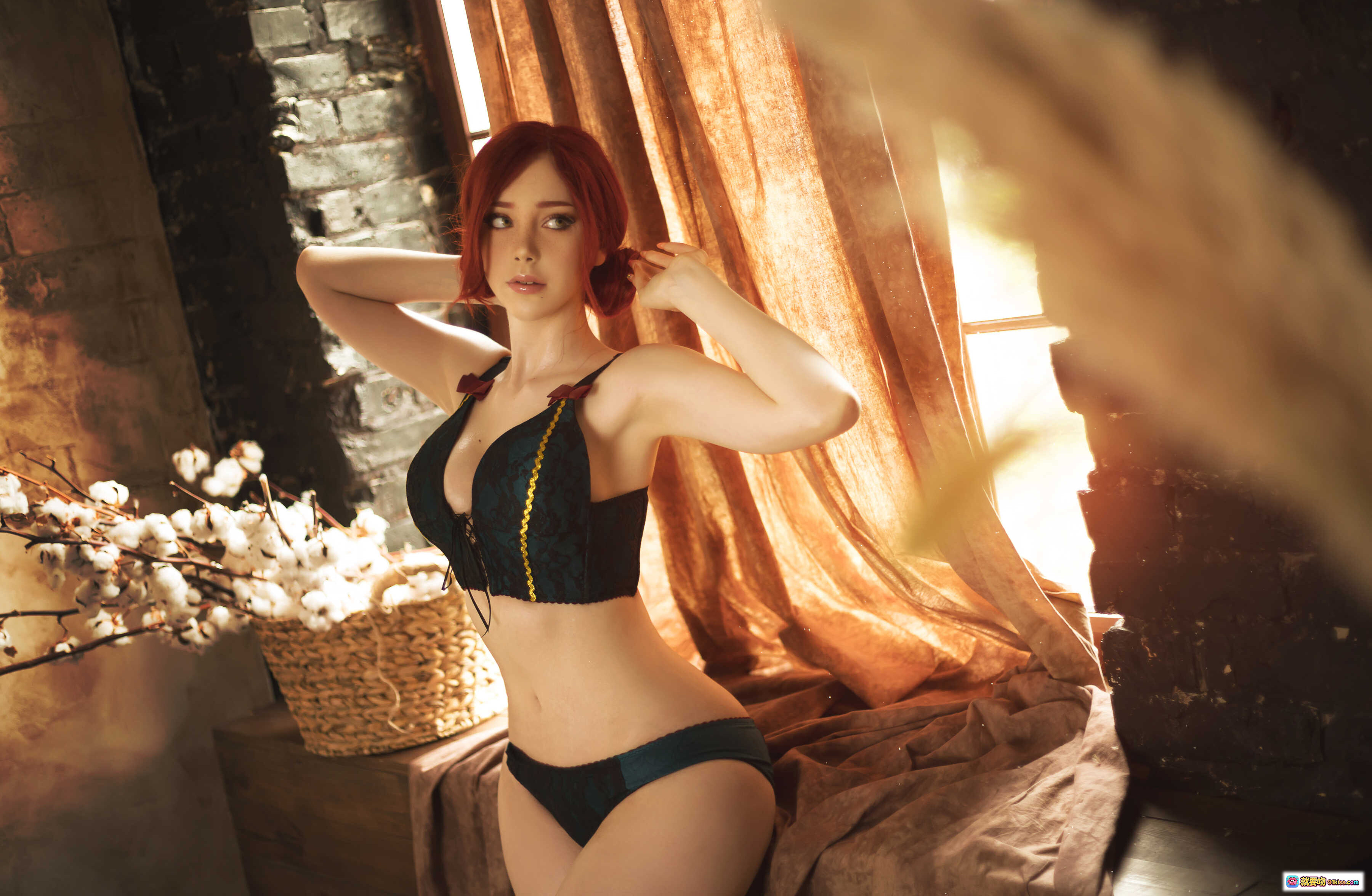 图片[2] - 特莉丝·梅利葛德性感蕾丝内衣写真 | Sayathefox NO.003 24P高清图集 | 黑蓝蕾丝+金色镶边+系带设计 | 成熟优雅女性魅力特辑 - 就要吻