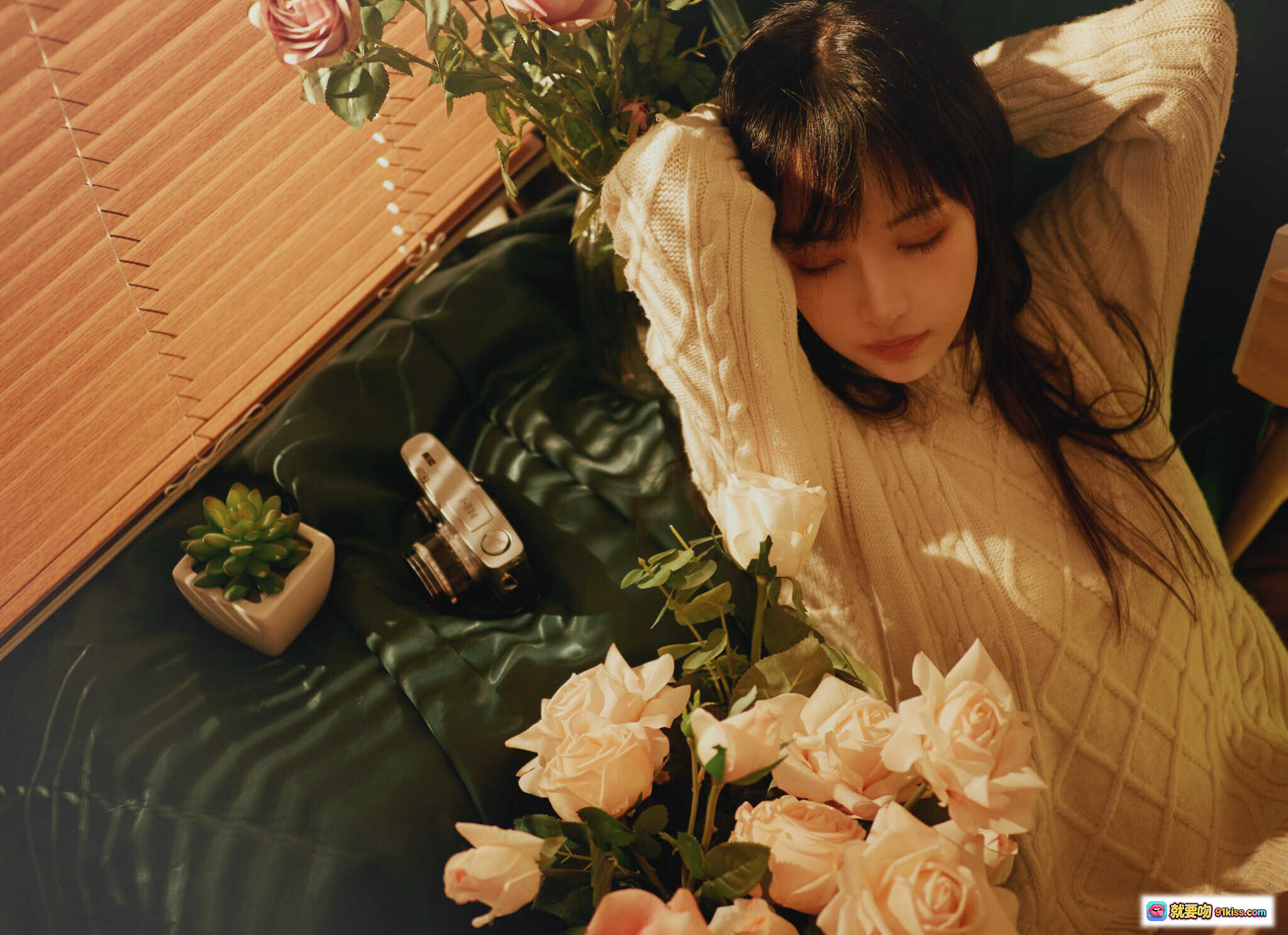 图片[9] - Shika小鹿鹿NO.002私房写真23P190M 20万粉丝福利 背影光影性感内衣居家氛围感摄影 - 就要吻