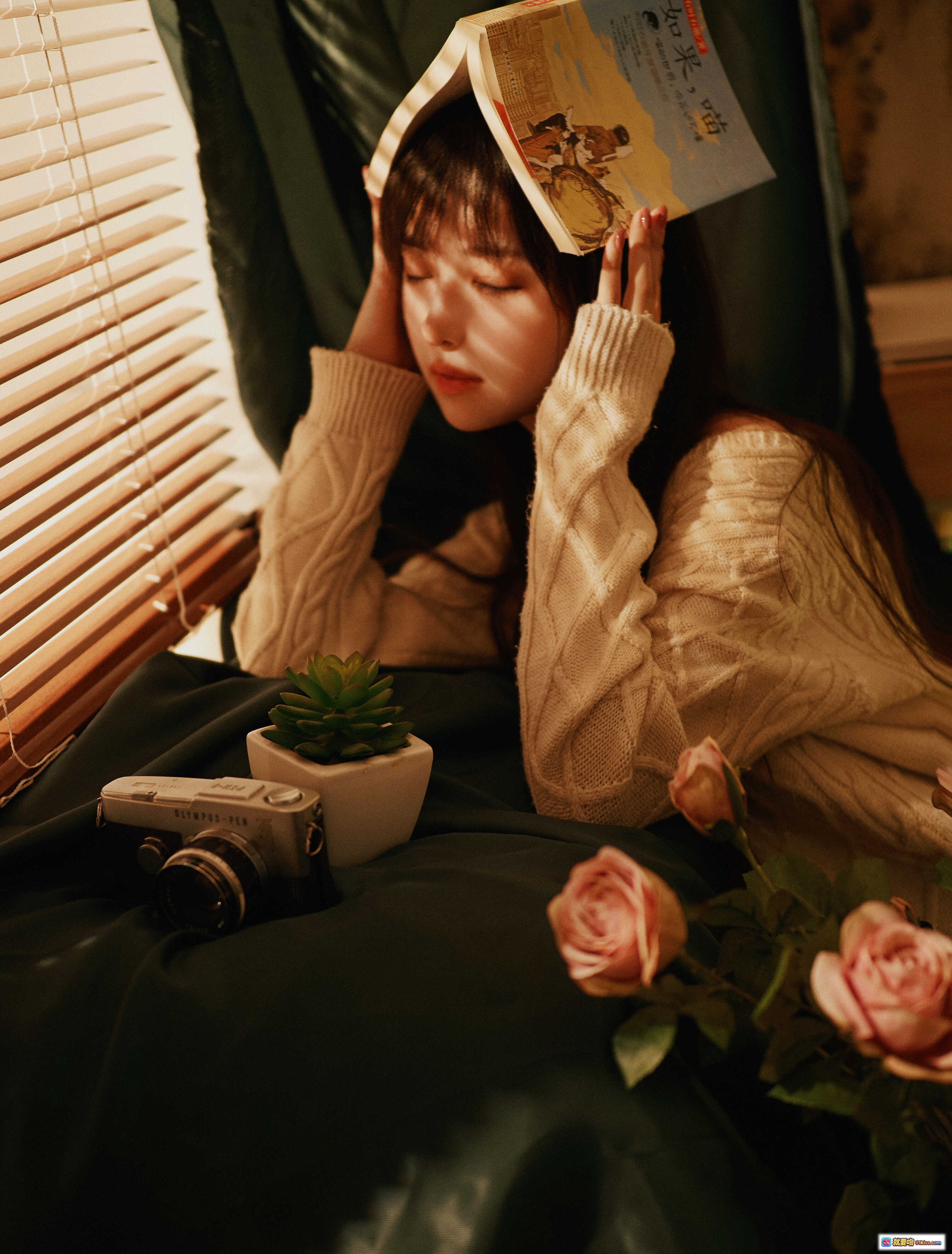 图片[7] - Shika小鹿鹿NO.002私房写真23P190M 20万粉丝福利 背影光影性感内衣居家氛围感摄影 - 就要吻