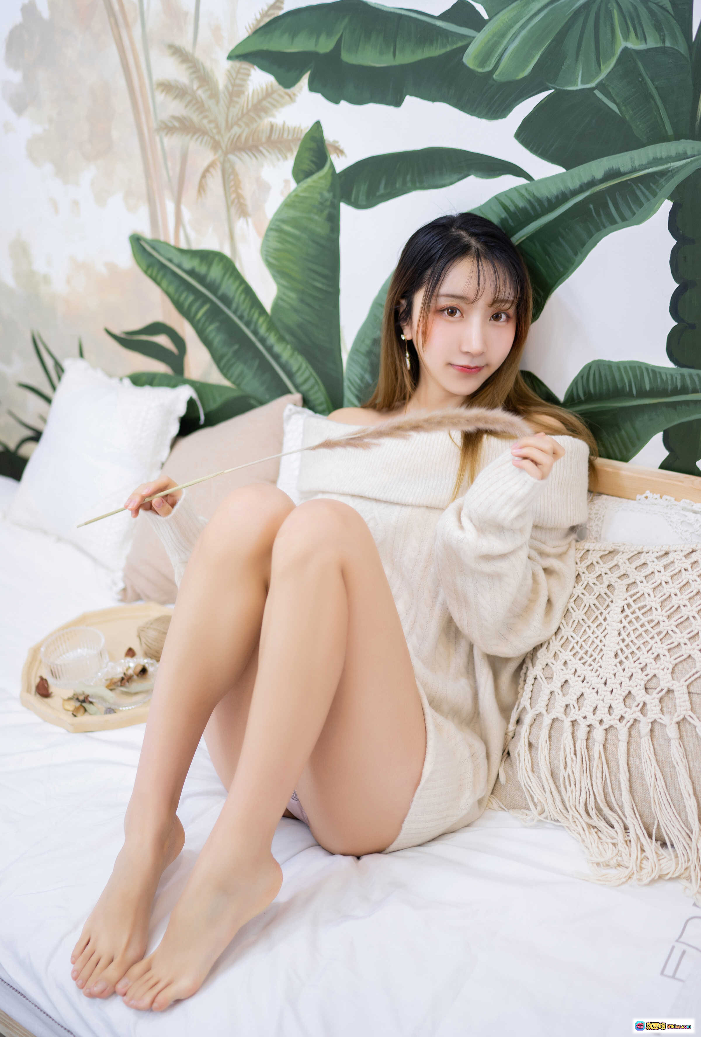 图片[7] - 黑川NO.024年上彼女白色毛衣写真 甜美居家风 木椅蕾丝桌布干花装饰 温柔氛围感私房摄影 - 就要吻