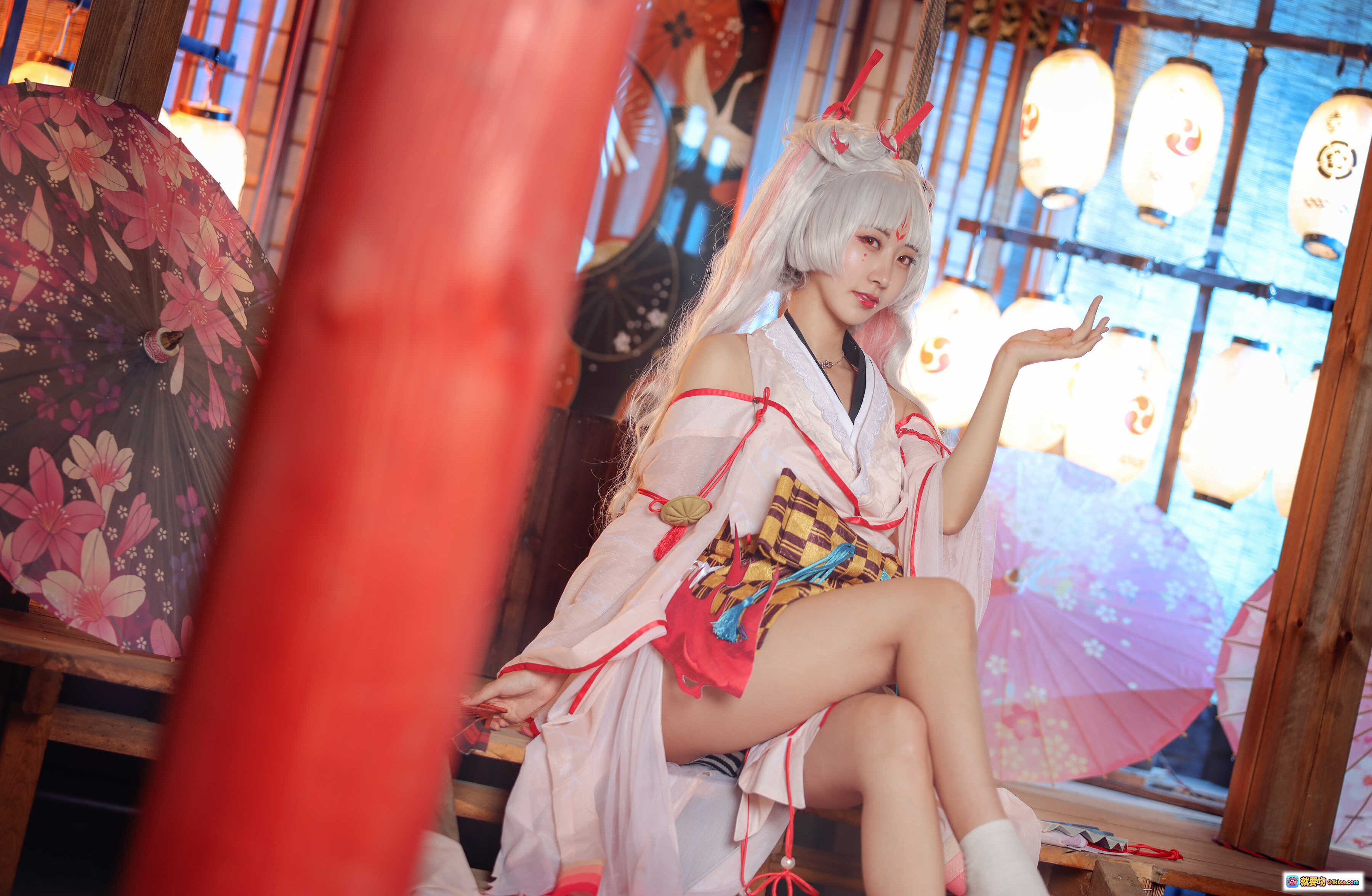 图片[9] - 黑川NO.008不知火和风cosplay写真｜白发巫女服+红边羽织+日式灯笼夜景｜30P高清美图 - 就要吻