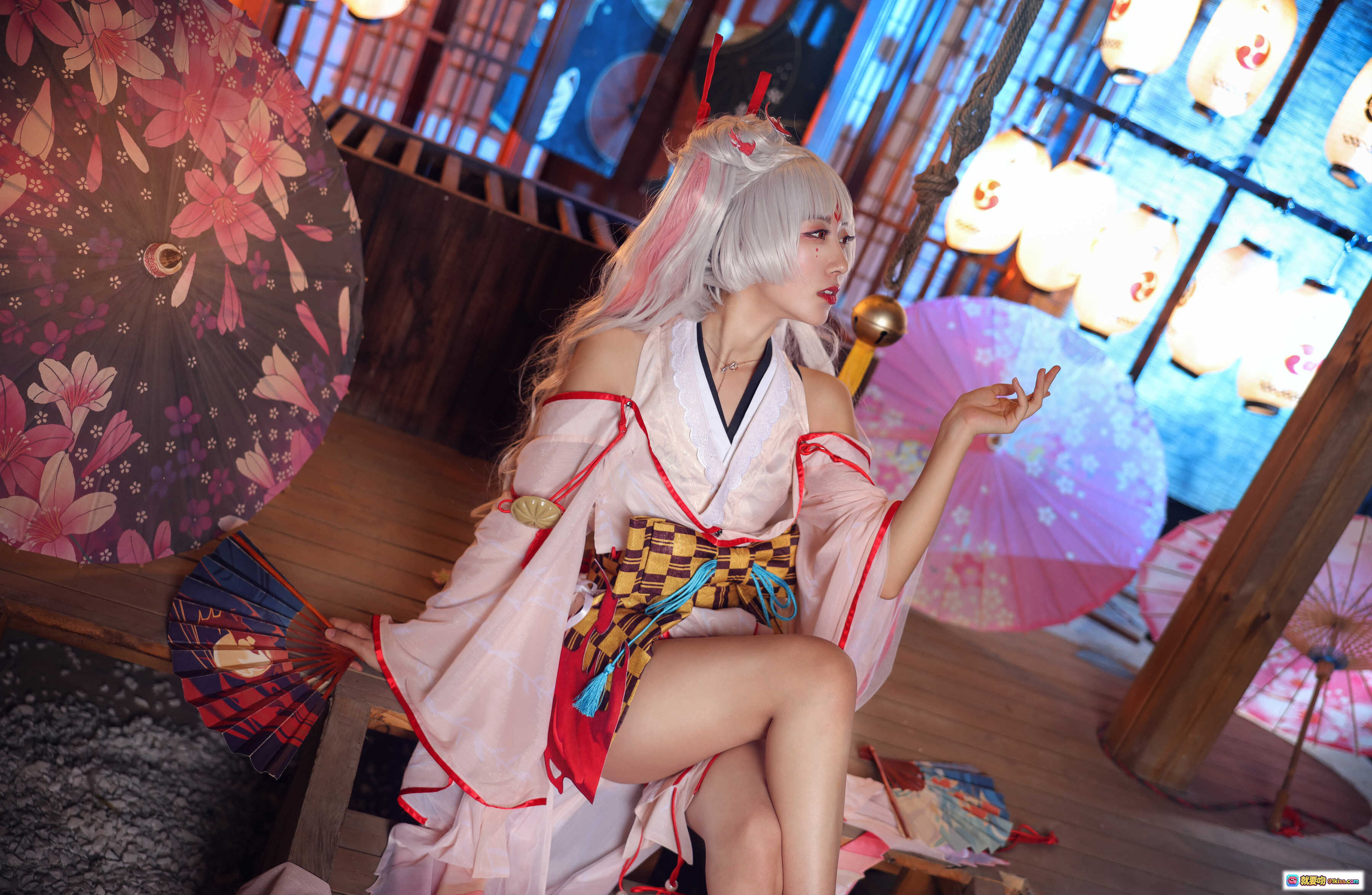 图片[5] - 黑川NO.008不知火和风cosplay写真｜白发巫女服+红边羽织+日式灯笼夜景｜30P高清美图 - 就要吻