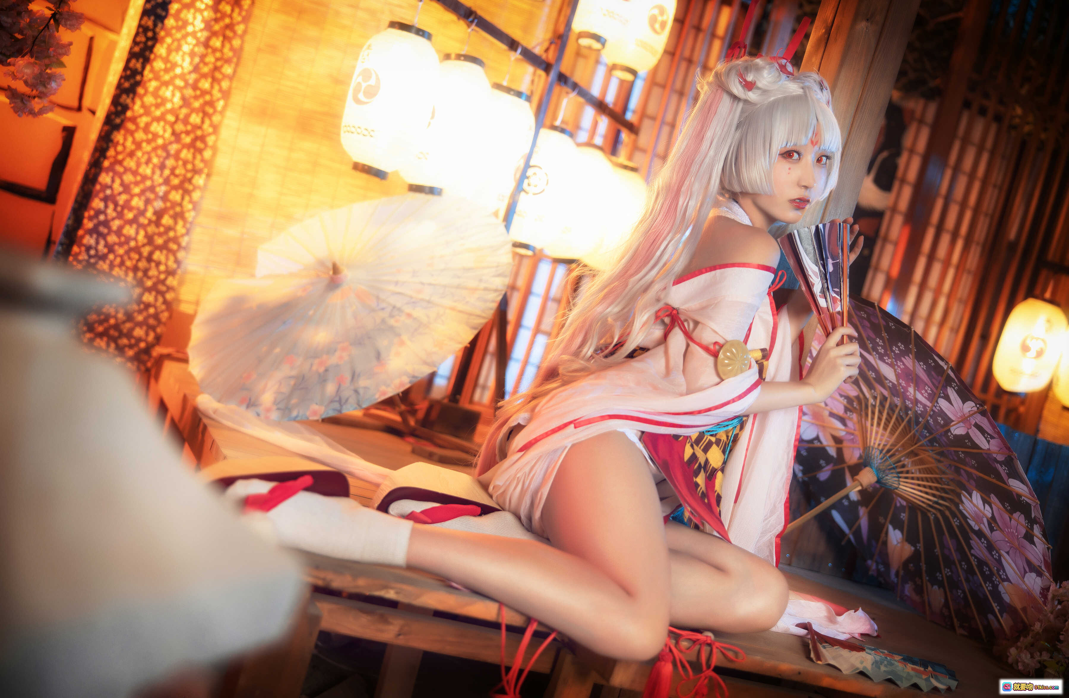 图片[4] - 黑川NO.008不知火和风cosplay写真｜白发巫女服+红边羽织+日式灯笼夜景｜30P高清美图 - 就要吻