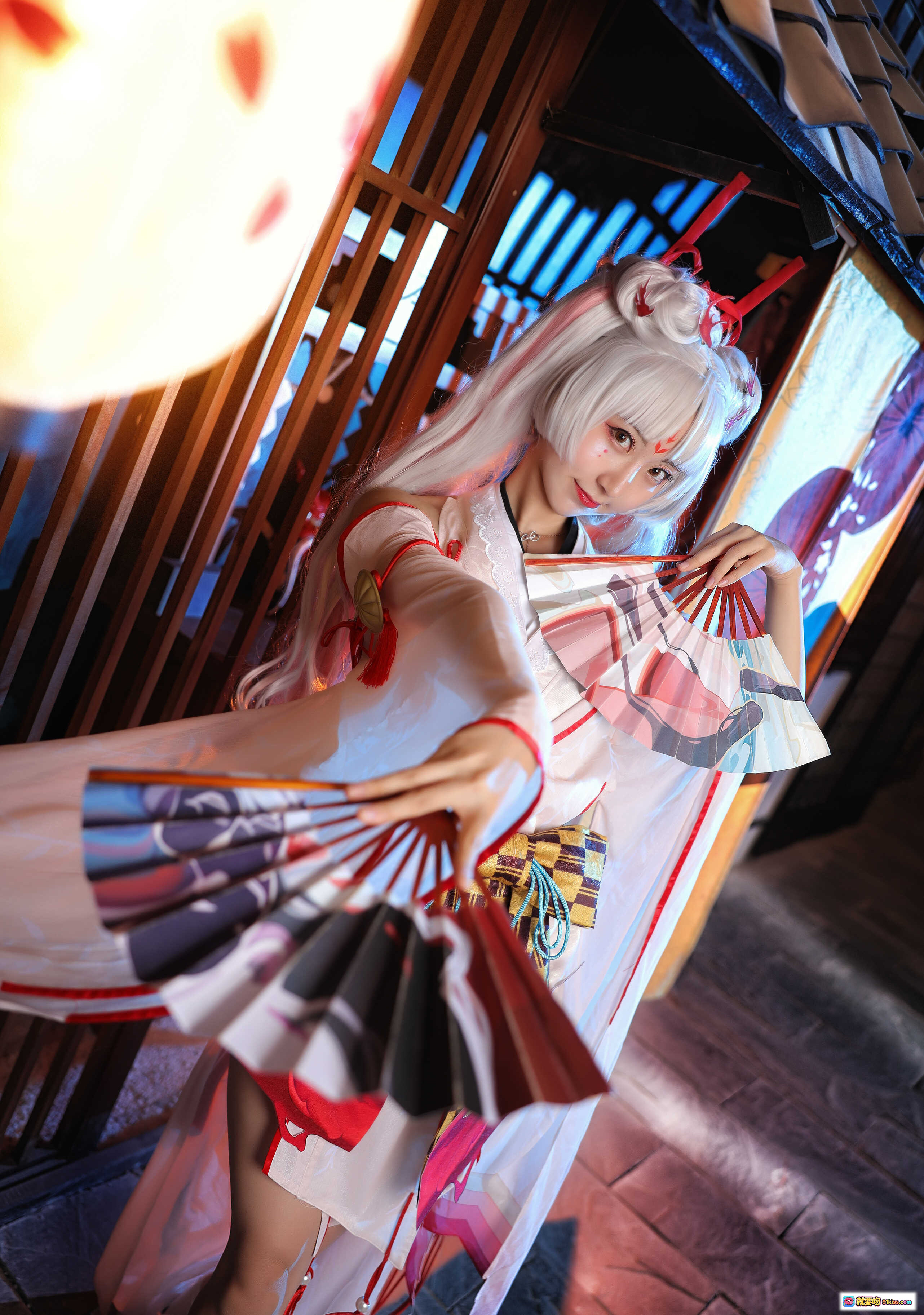 图片[3] - 黑川NO.008不知火和风cosplay写真｜白发巫女服+红边羽织+日式灯笼夜景｜30P高清美图 - 就要吻