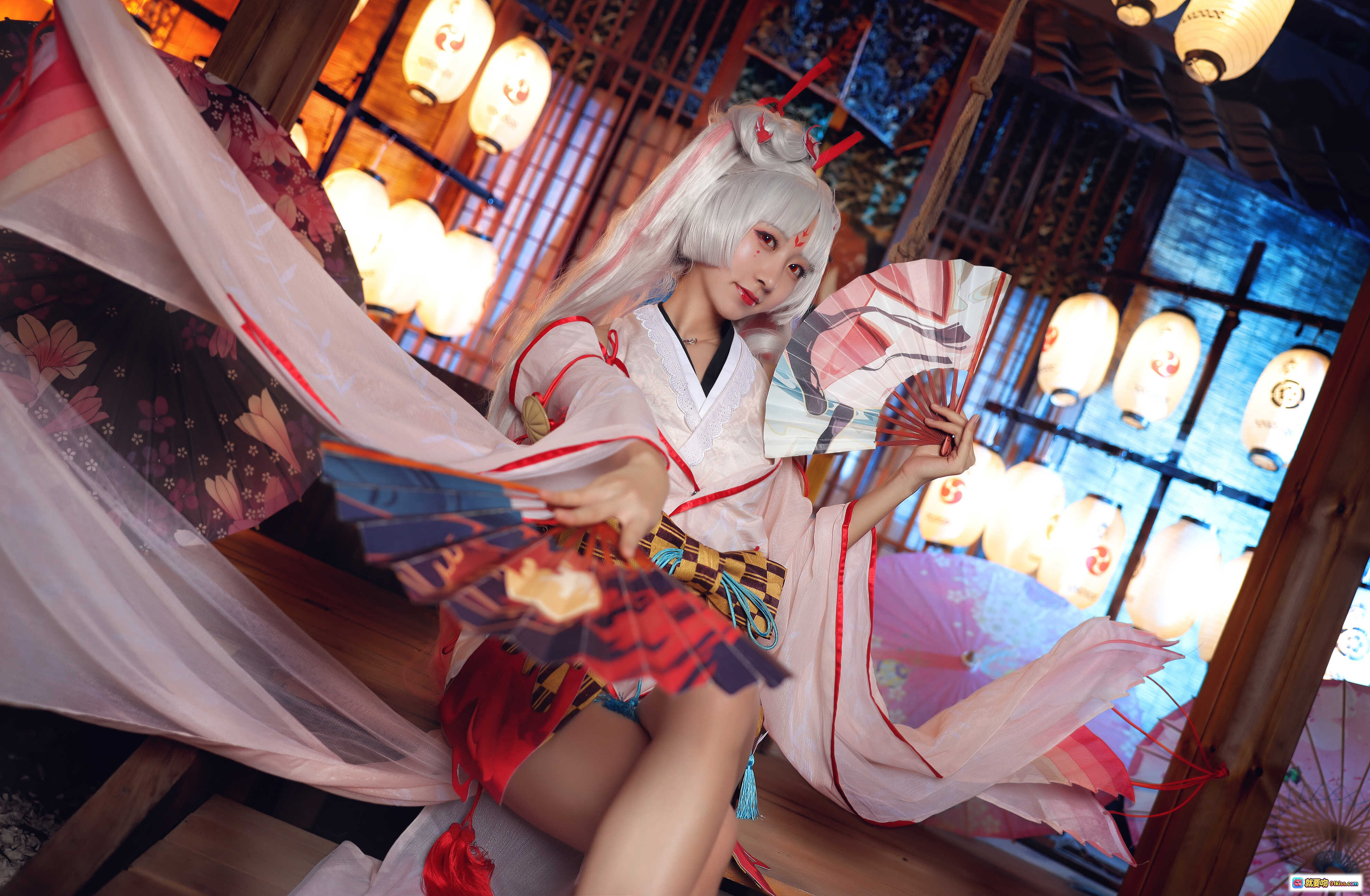 图片[2] - 黑川NO.008不知火和风cosplay写真｜白发巫女服+红边羽织+日式灯笼夜景｜30P高清美图 - 就要吻