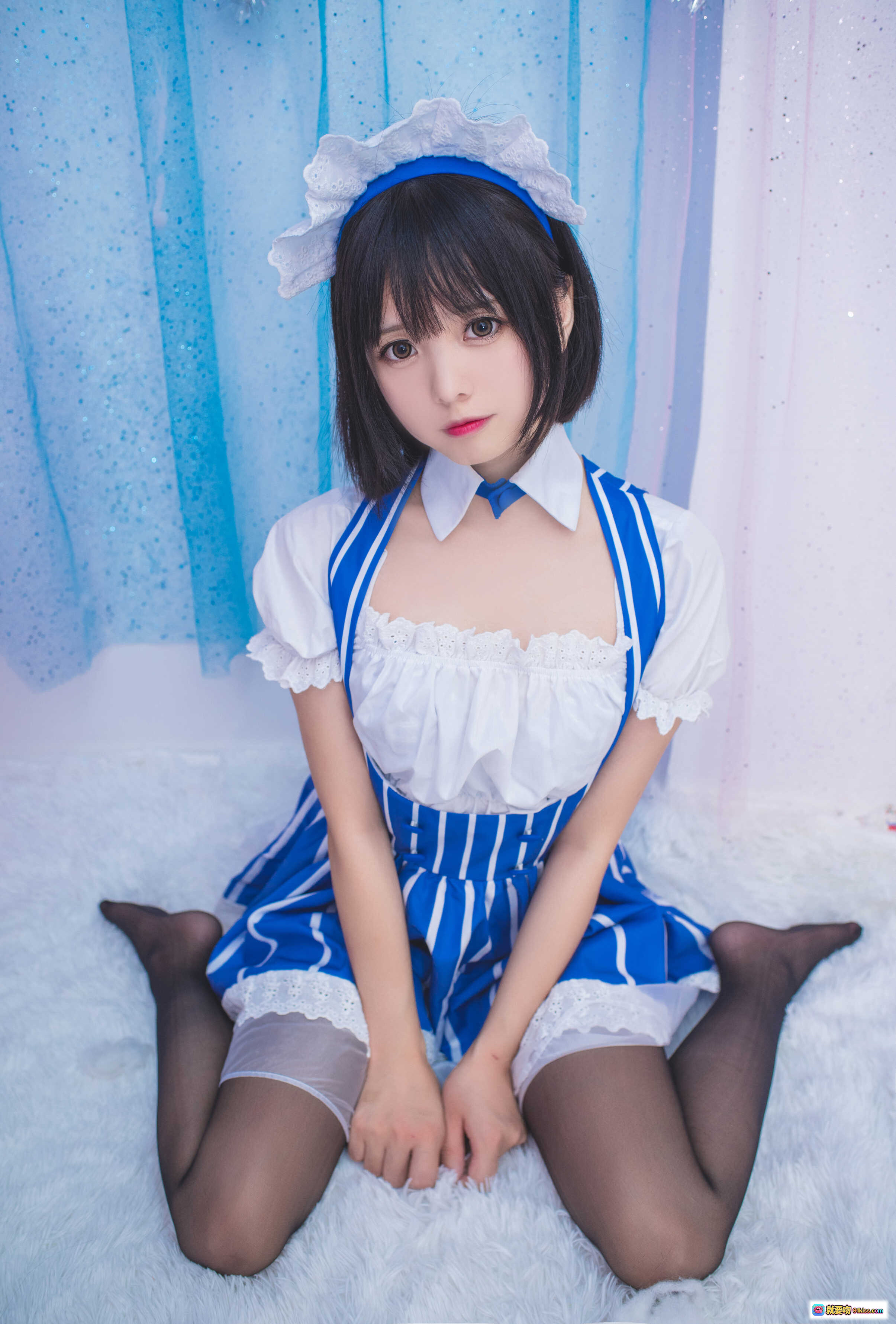 图片[1] - 白金saki女仆装写真 | 蓝白条纹制服+蕾丝边+黑丝美腿 | B站萌妹子NO.005 21P高清图集 - 就要吻