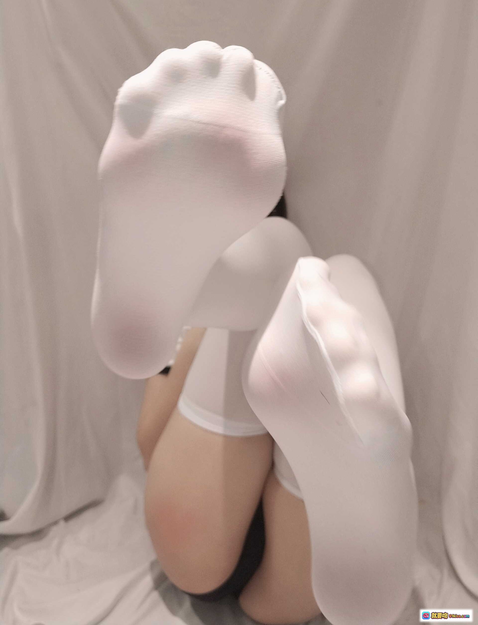 蜜汁猫裘NO.039 JK体操服白袜美足特写 31P高清写真集 甜美少女风 舒适棉袜 无视频 - 就要吻