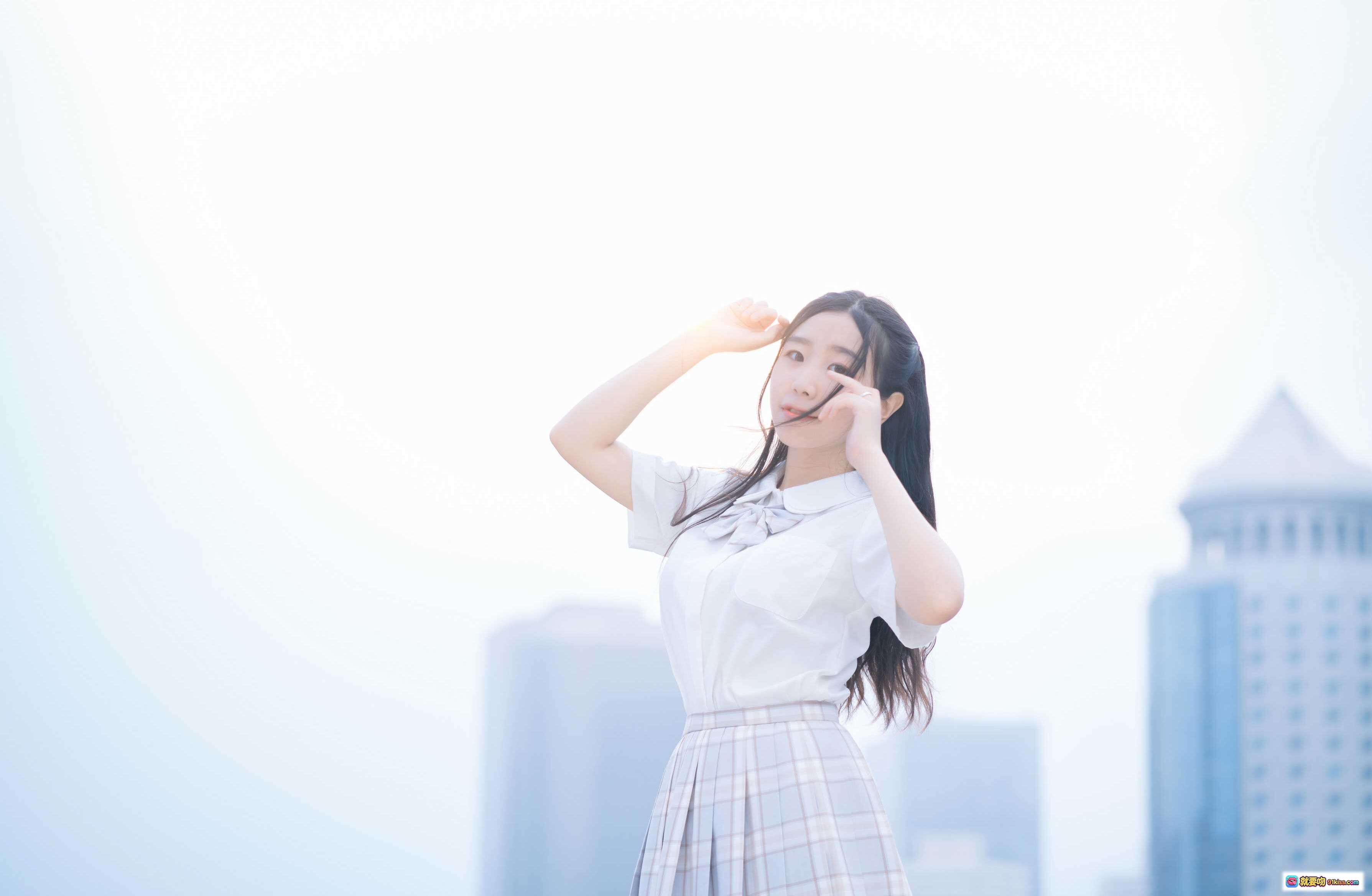 图片[5] - 穆零Mu0 NO.08 天台JK少女写真 白衬衫格裙清新风 城市背景日系校园风 美少女摆拍自然光摄影 - 就要吻