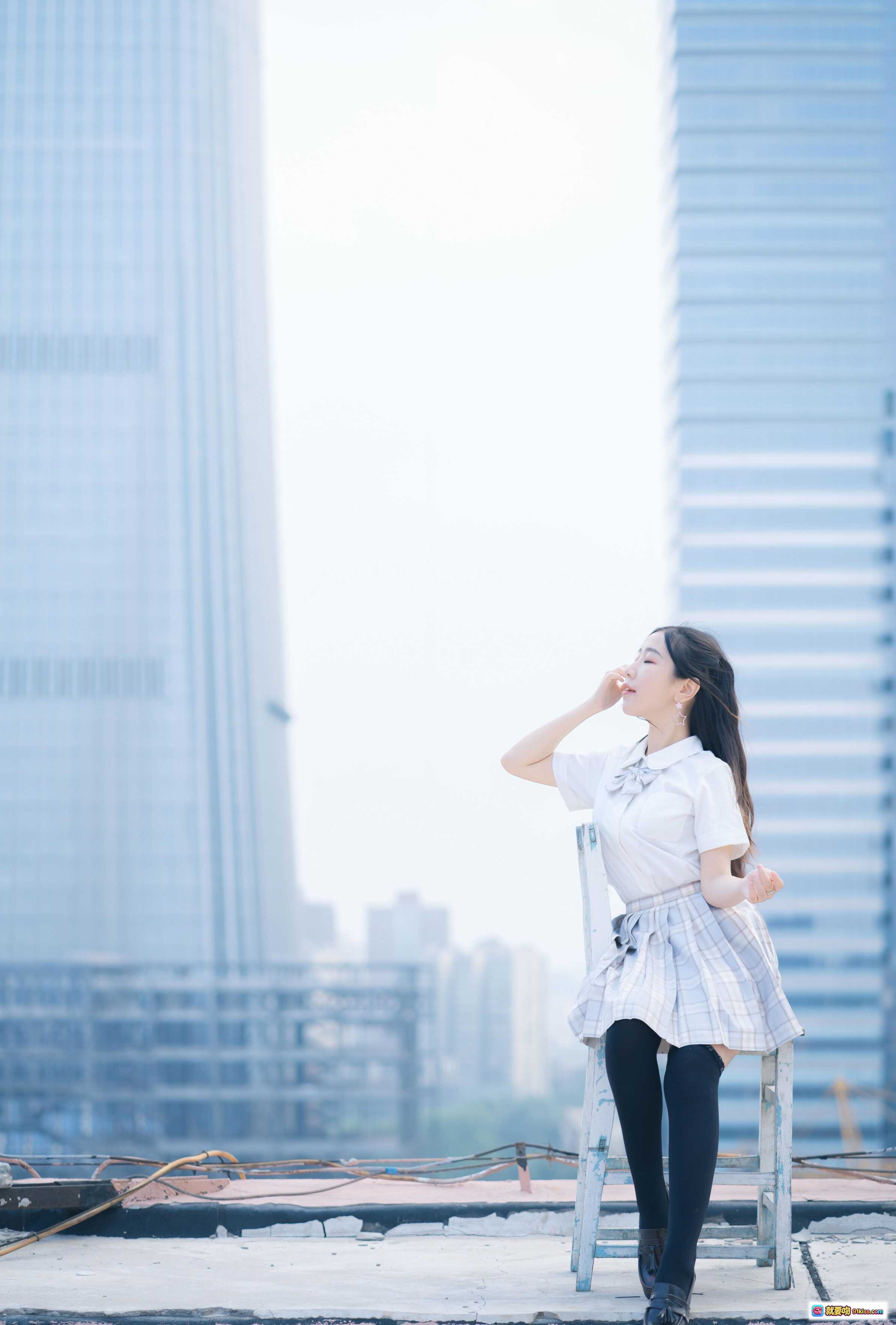 图片[6] - 穆零Mu0 NO.08 天台JK少女写真 白衬衫格裙清新风 城市背景日系校园风 美少女摆拍自然光摄影 - 就要吻