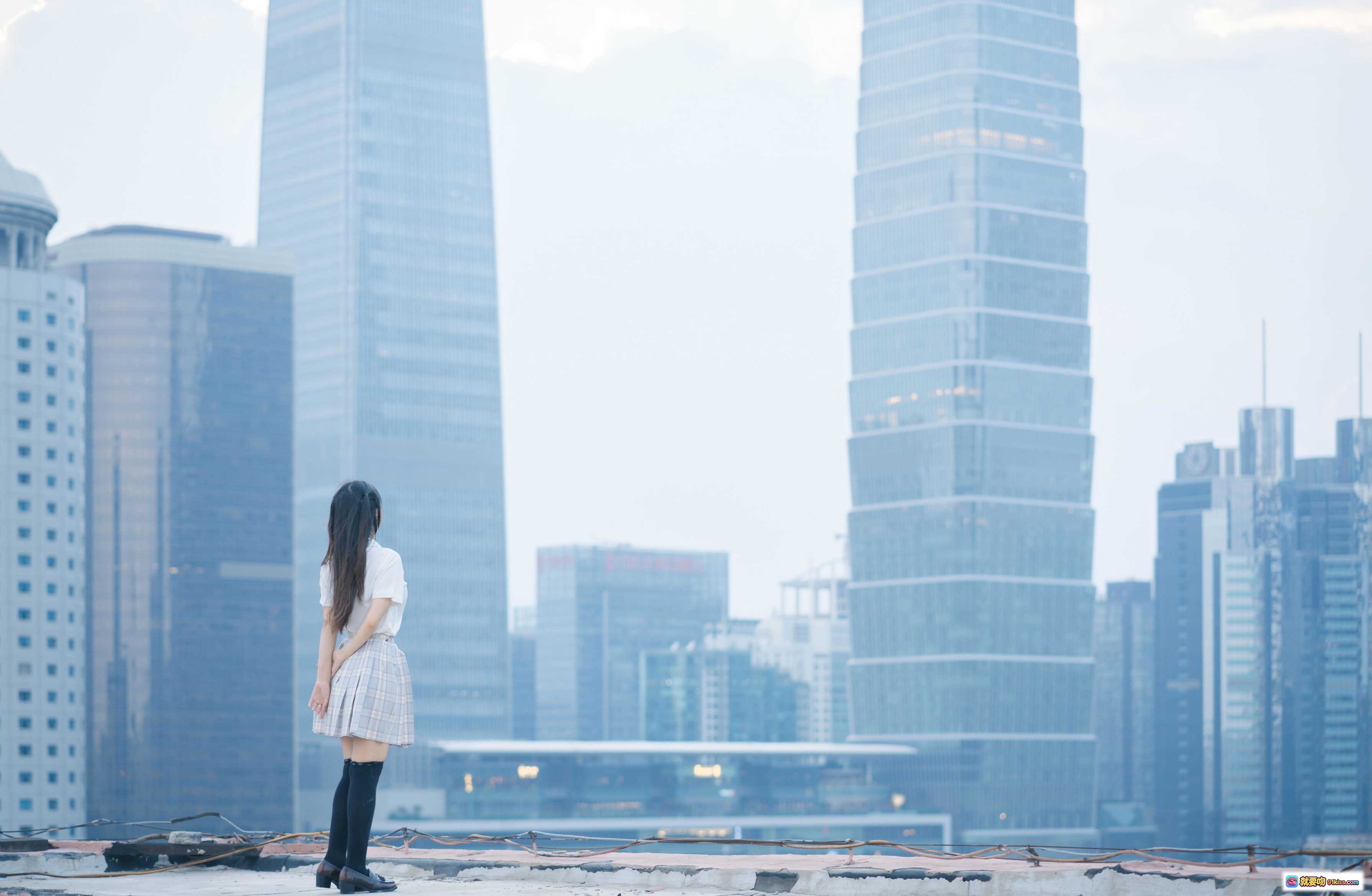 图片[8] - 穆零Mu0 NO.08 天台JK少女写真 白衬衫格裙清新风 城市背景日系校园风 美少女摆拍自然光摄影 - 就要吻