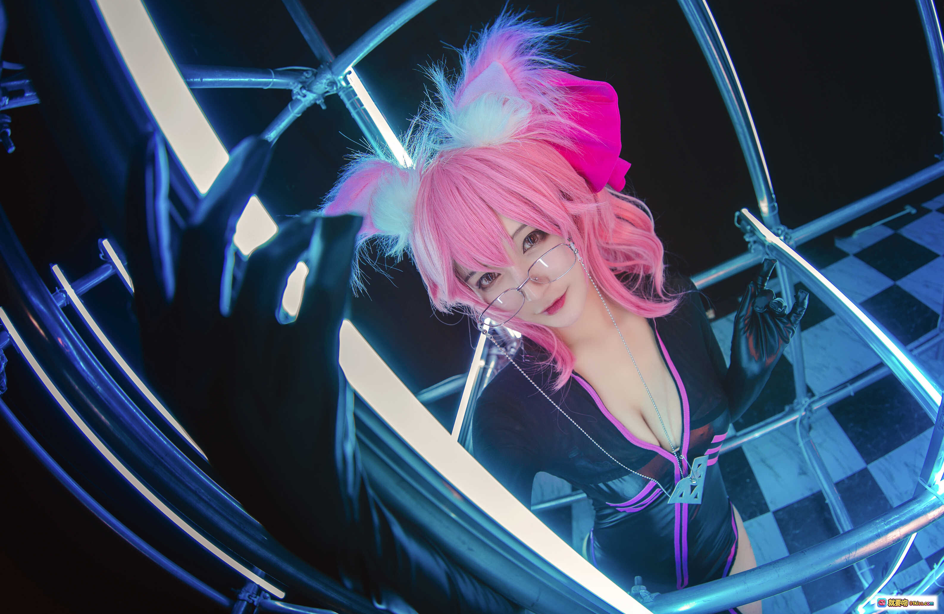 图片[8] - 铁板烧鬼舞w玉藻前杀阶cosplay粉发狐耳黑皮衣红沙发霓虹光影13P203M - 就要吻