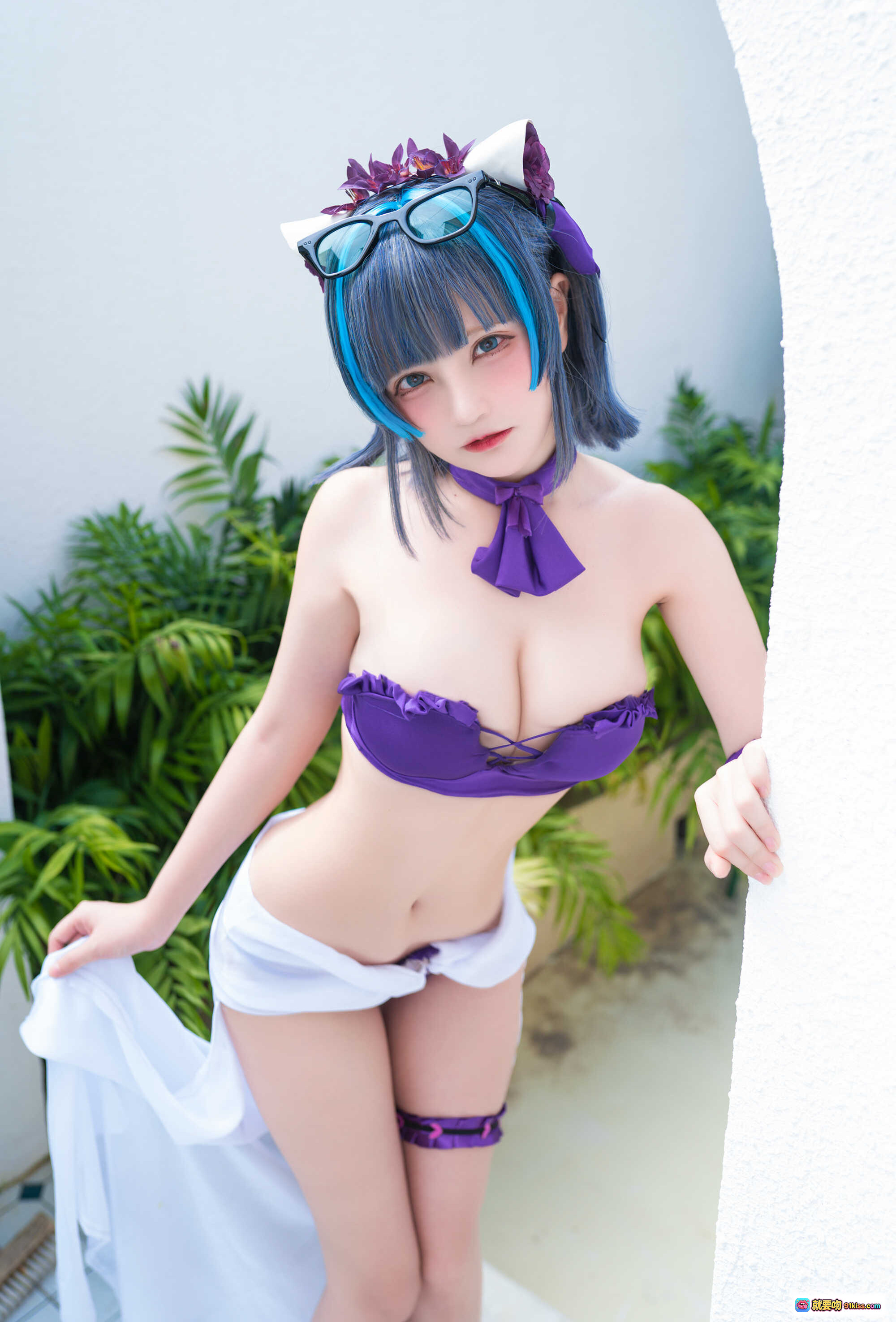图片[3] - 千夜未来NO.005柴郡电子泳装COS写真｜紫色比基尼+蓝发猫耳+小黄鸭道具+户外绿植庭院场景 - 就要吻