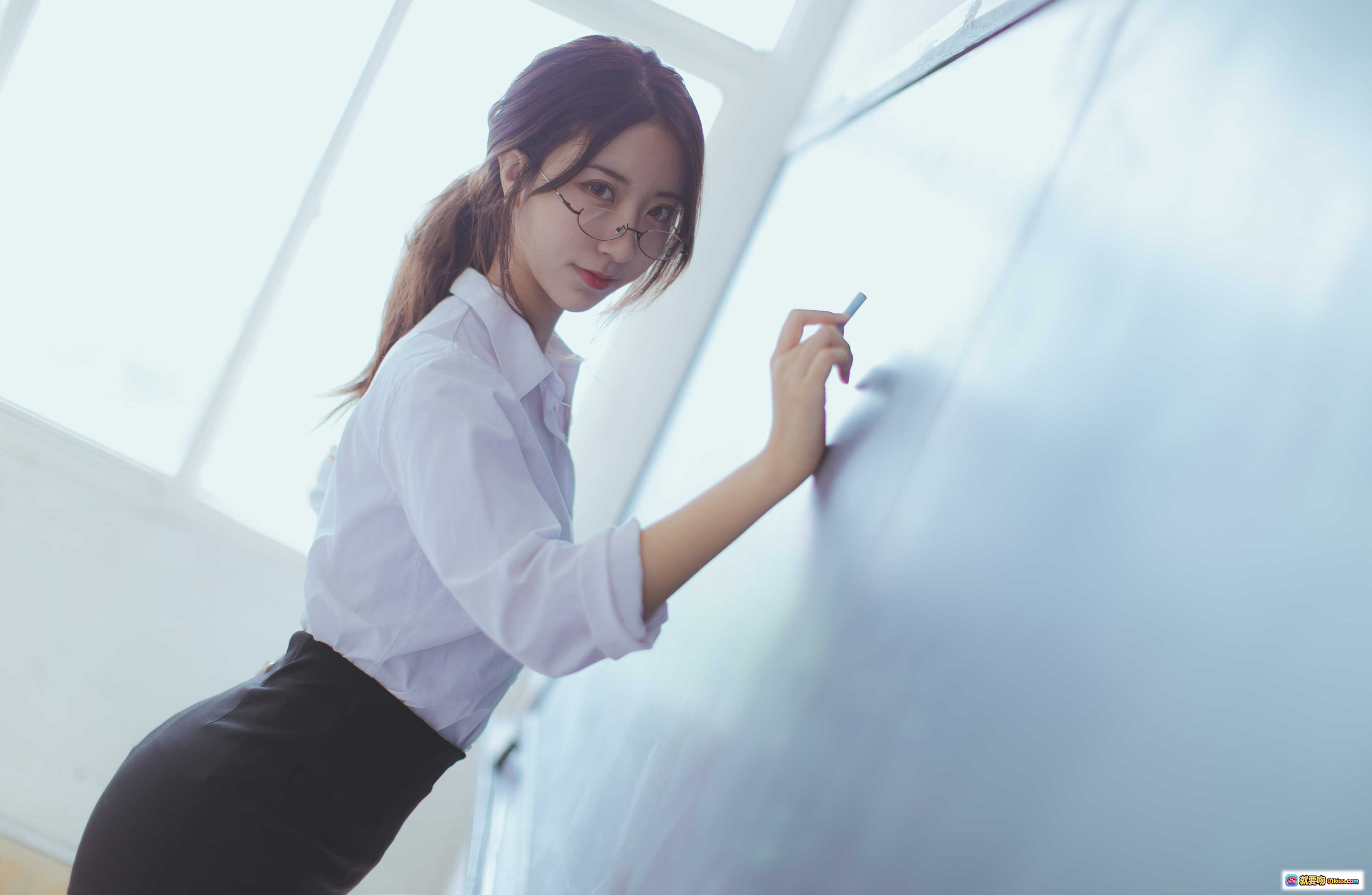 图片[7] - 黑川NO.023教师OL写真｜白衬衫黑短裙教室黑板擦粉笔场景｜45P高清美图 - 就要吻