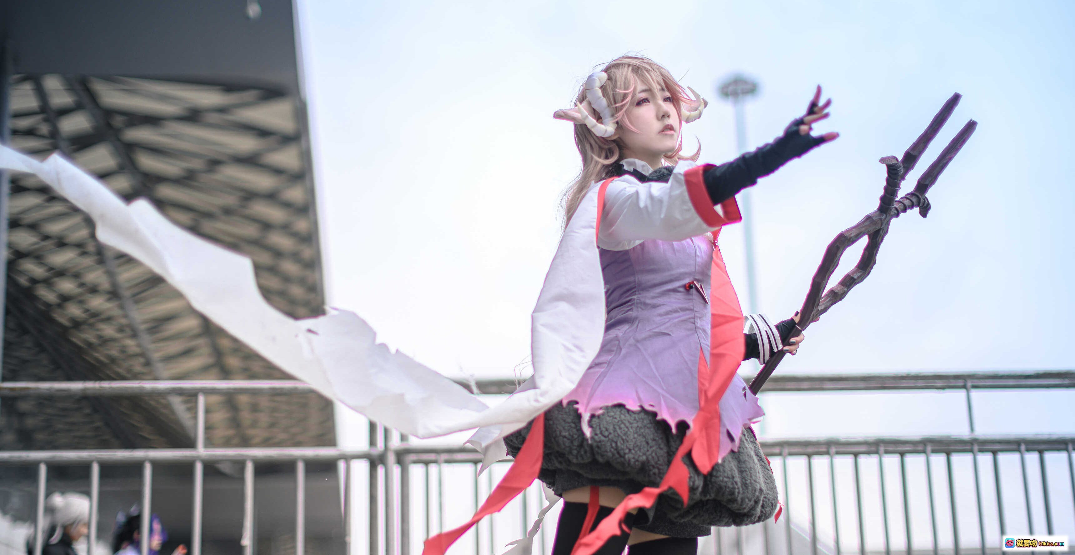 图片[3] - 蓝小沂KiKi cos明日方舟艾雅法拉 精致还原角色造型 持法杖姿态优雅 二次元动漫COSPLAY写真 - 就要吻