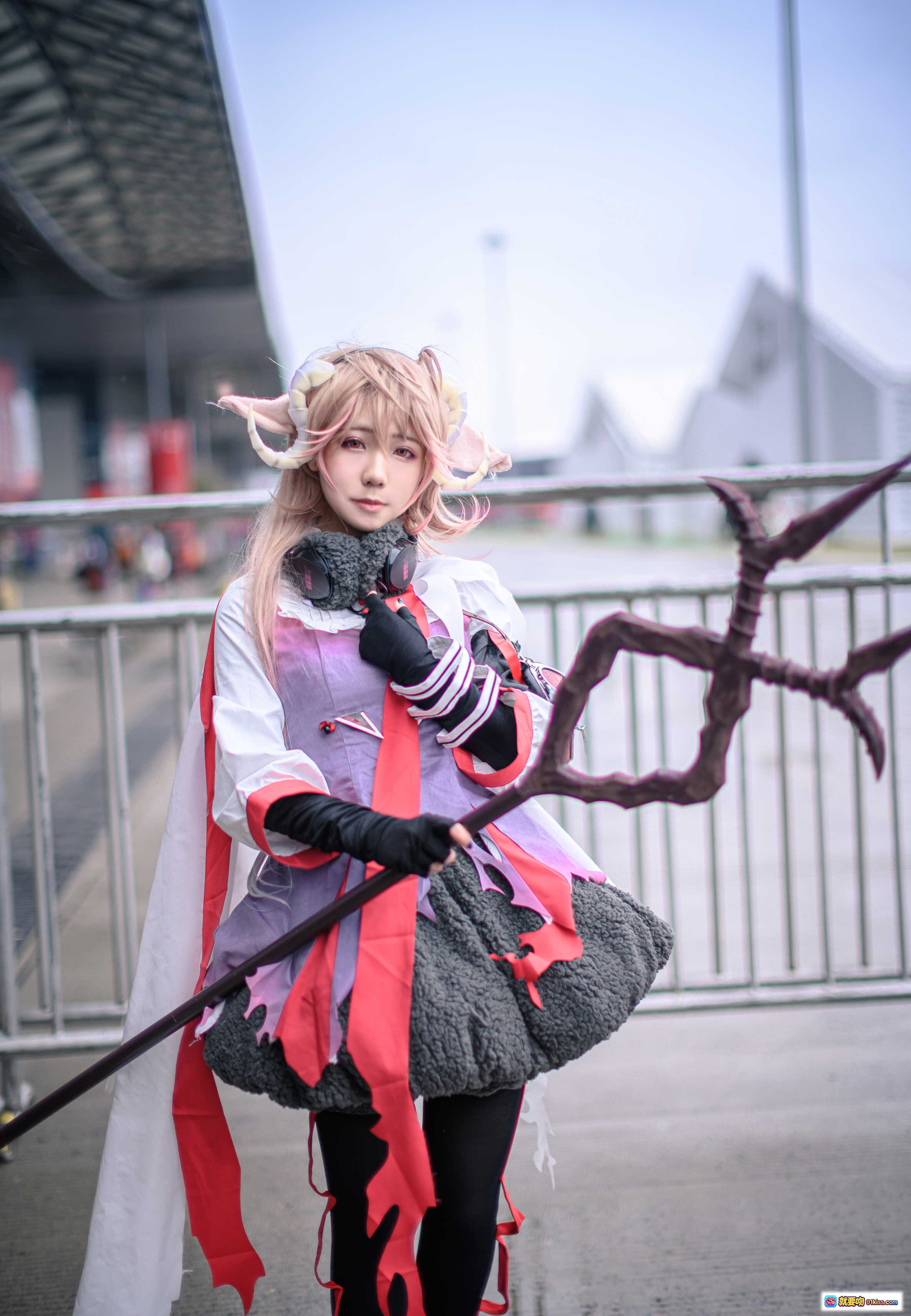 图片[10] - 蓝小沂KiKi cos明日方舟艾雅法拉 精致还原角色造型 持法杖姿态优雅 二次元动漫COSPLAY写真 - 就要吻