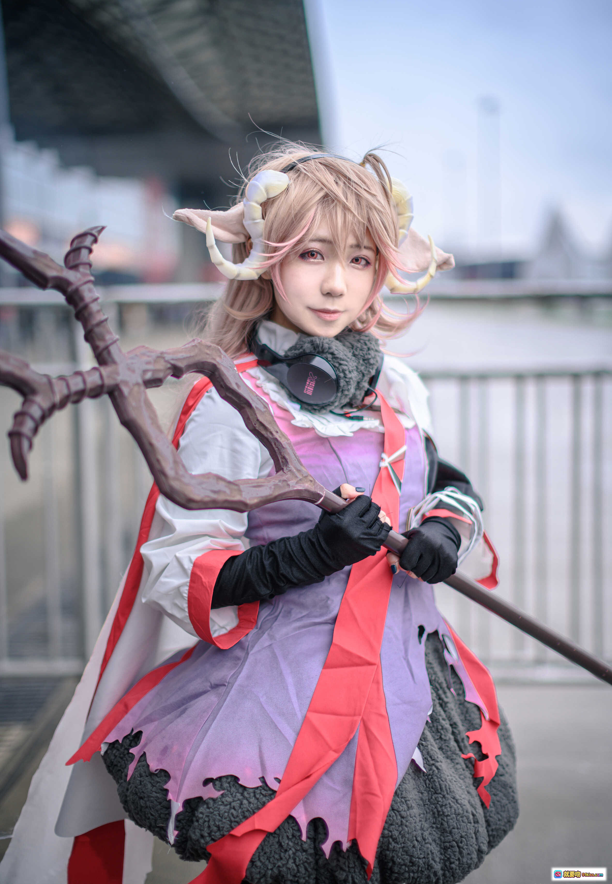 图片[4] - 蓝小沂KiKi cos明日方舟艾雅法拉 精致还原角色造型 持法杖姿态优雅 二次元动漫COSPLAY写真 - 就要吻