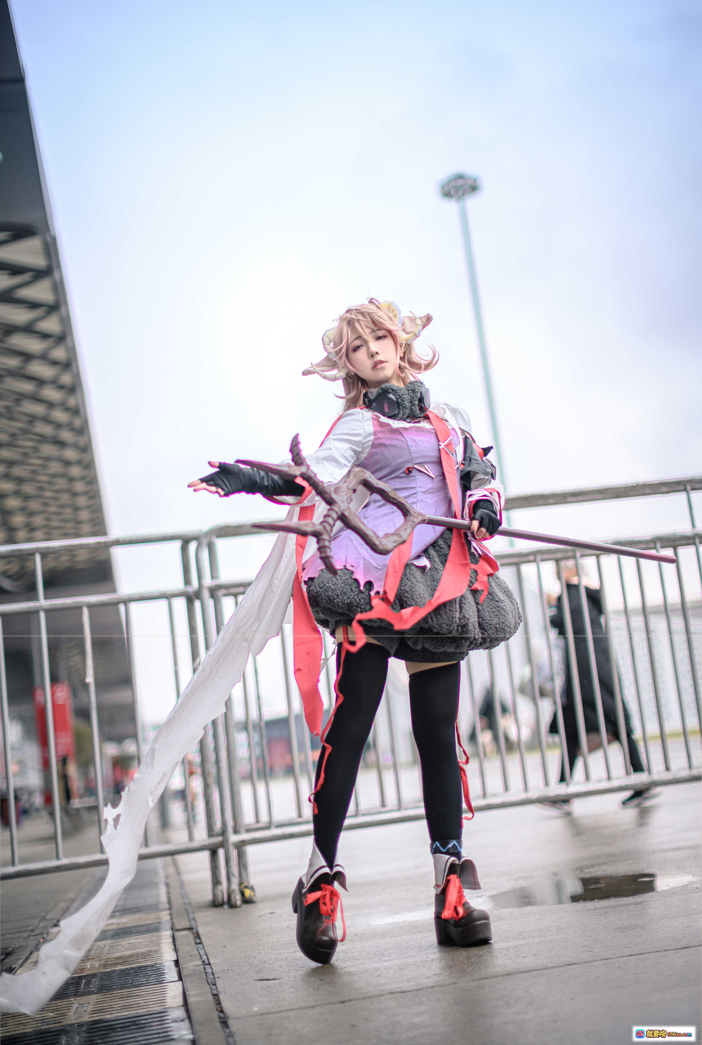 图片[8] - 蓝小沂KiKi cos明日方舟艾雅法拉 精致还原角色造型 持法杖姿态优雅 二次元动漫COSPLAY写真 - 就要吻