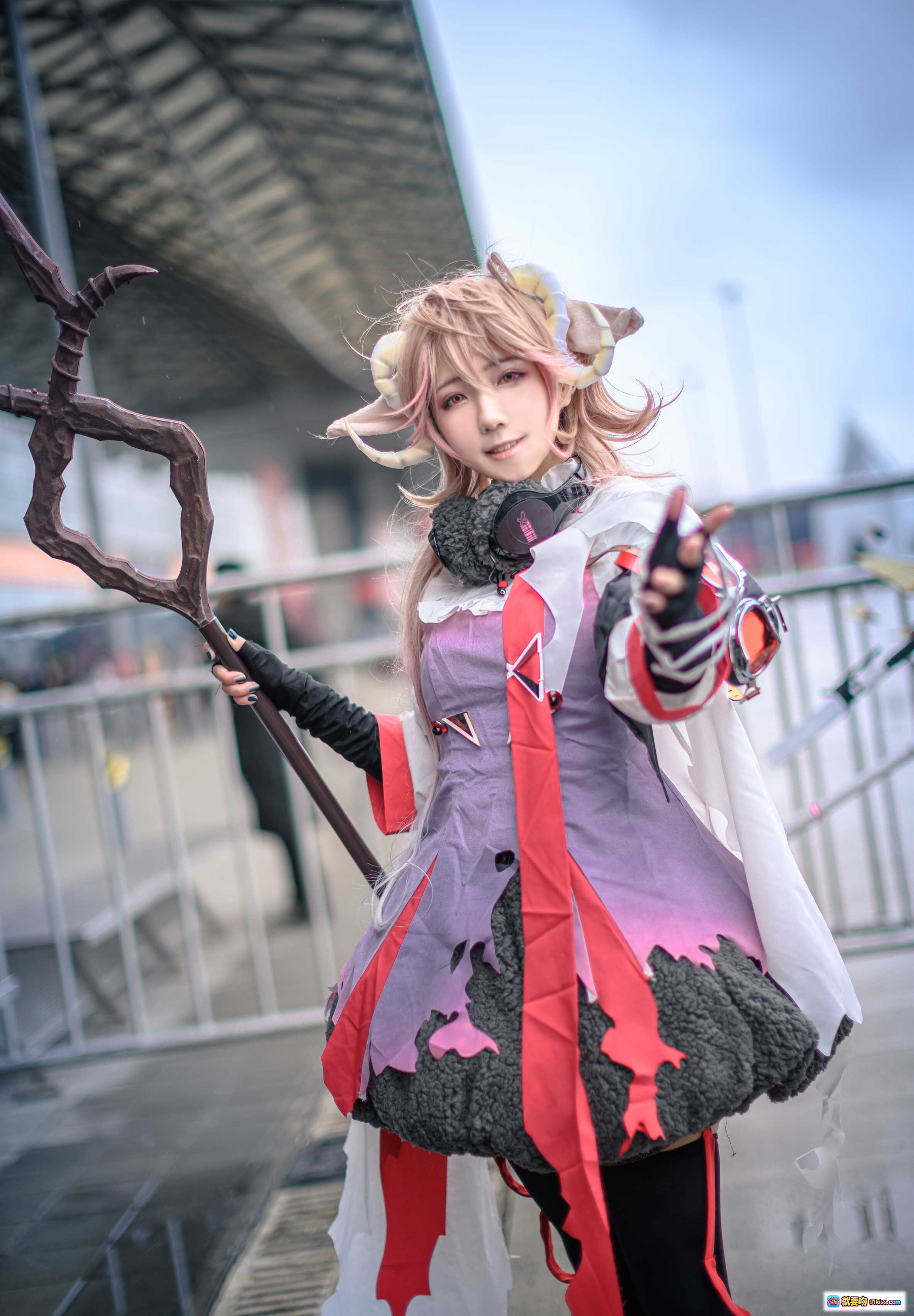 图片[5] - 蓝小沂KiKi cos明日方舟艾雅法拉 精致还原角色造型 持法杖姿态优雅 二次元动漫COSPLAY写真 - 就要吻
