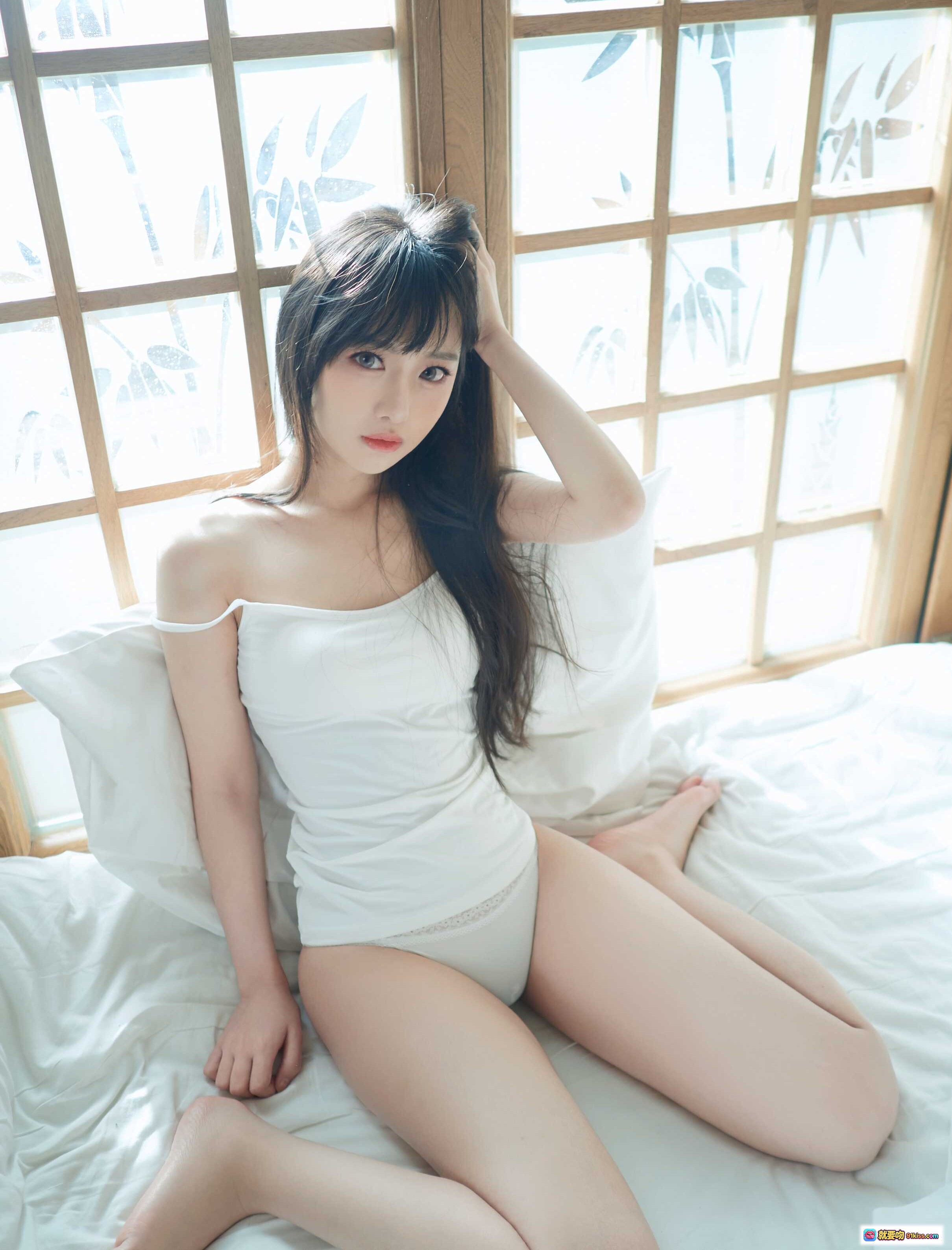 Shika小鹿鹿NO.018-026启蛰写真｜白色吊带睡衣少女床照｜日式窗景柔光氛围感｜高清155P私房美图 - 就要吻