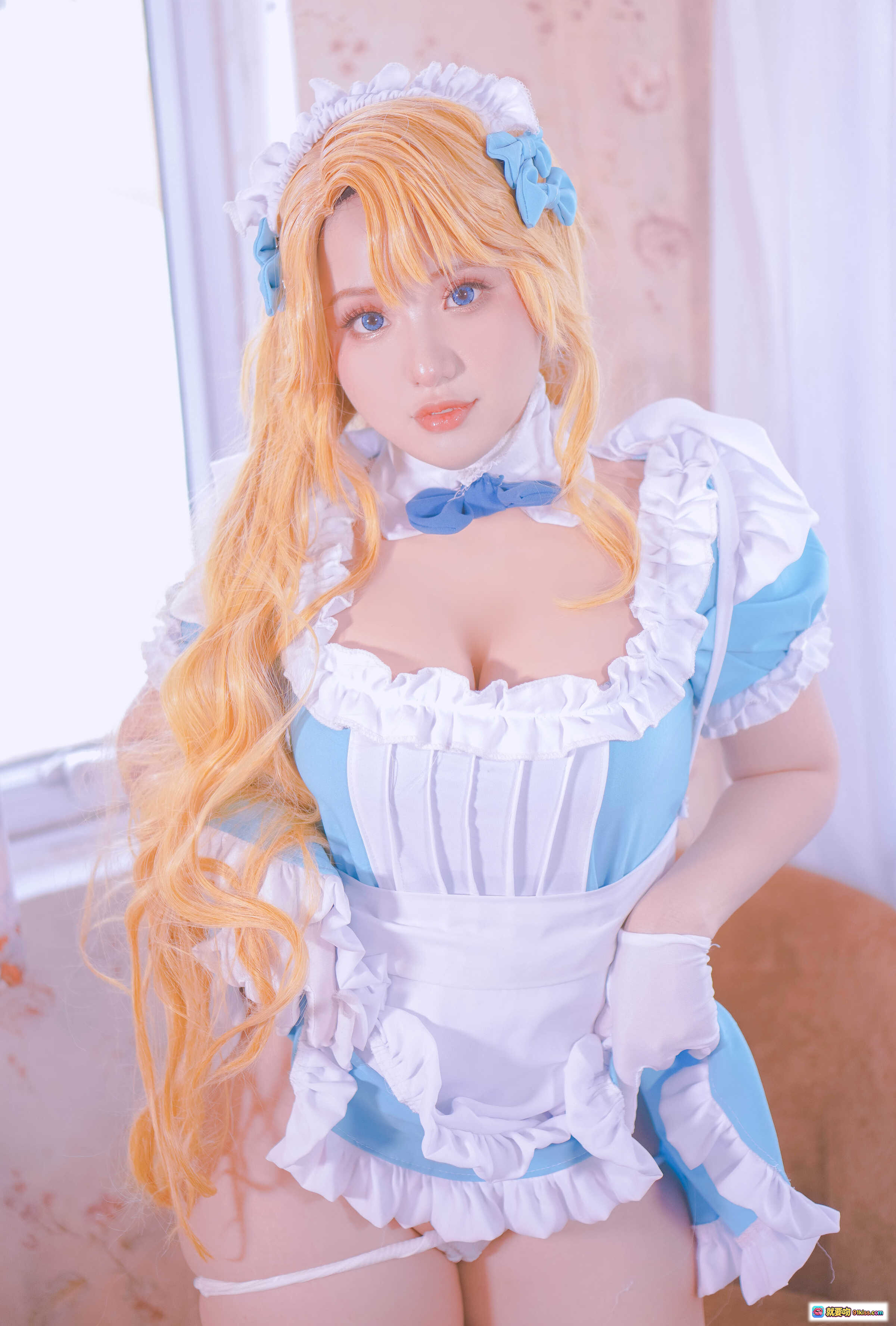 图片[8] - 越南COSER Chono Black NO.005 Emile Bertin《碧蓝航线》蓝白女仆装+条纹袜+高跟鞋性感背影写真 - 就要吻