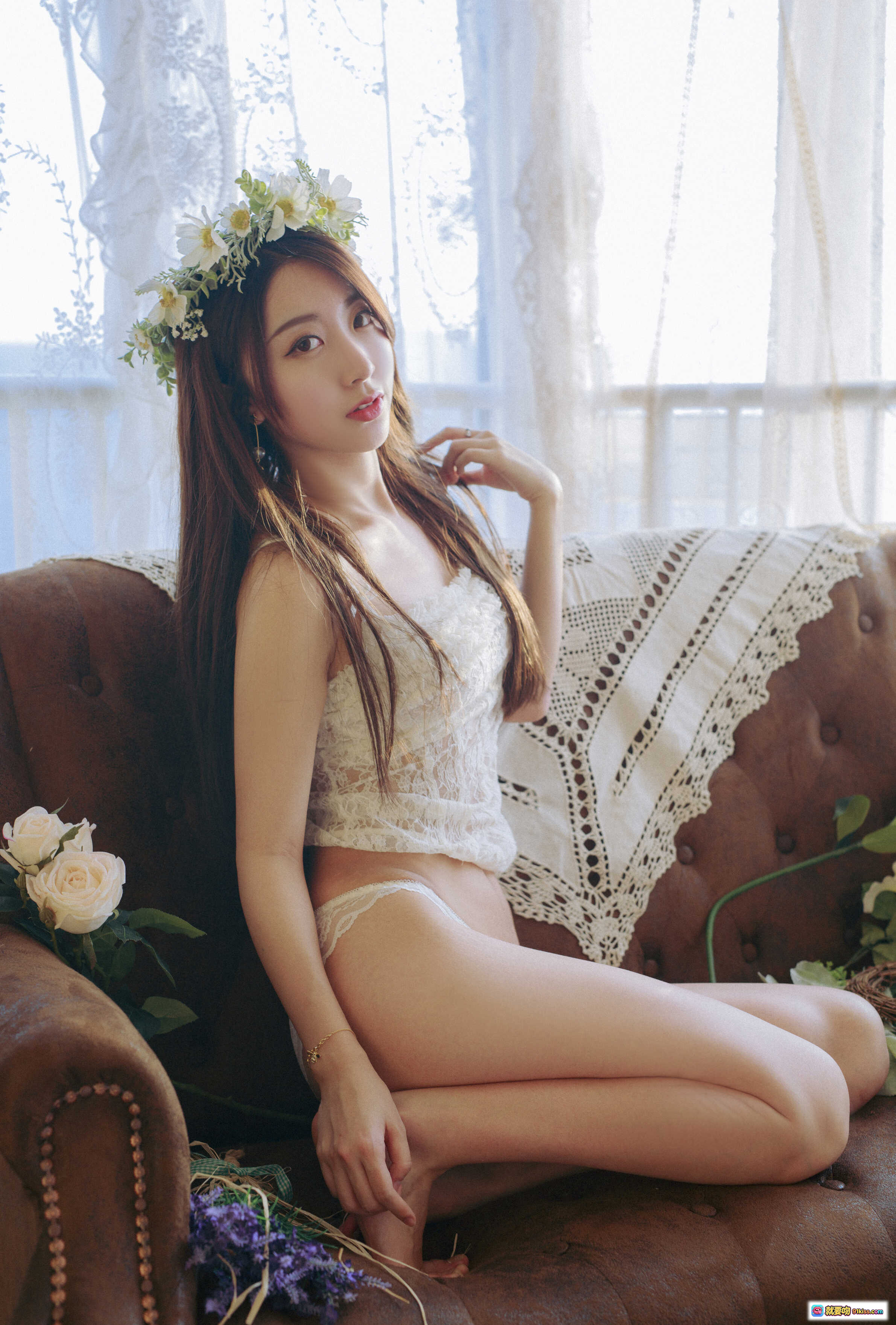 图片[5] - 黑川NO.052花与夕阳写真｜蕾丝内衣少女头戴花环持薰衣草｜复古沙发柔光私房摄影43P - 就要吻