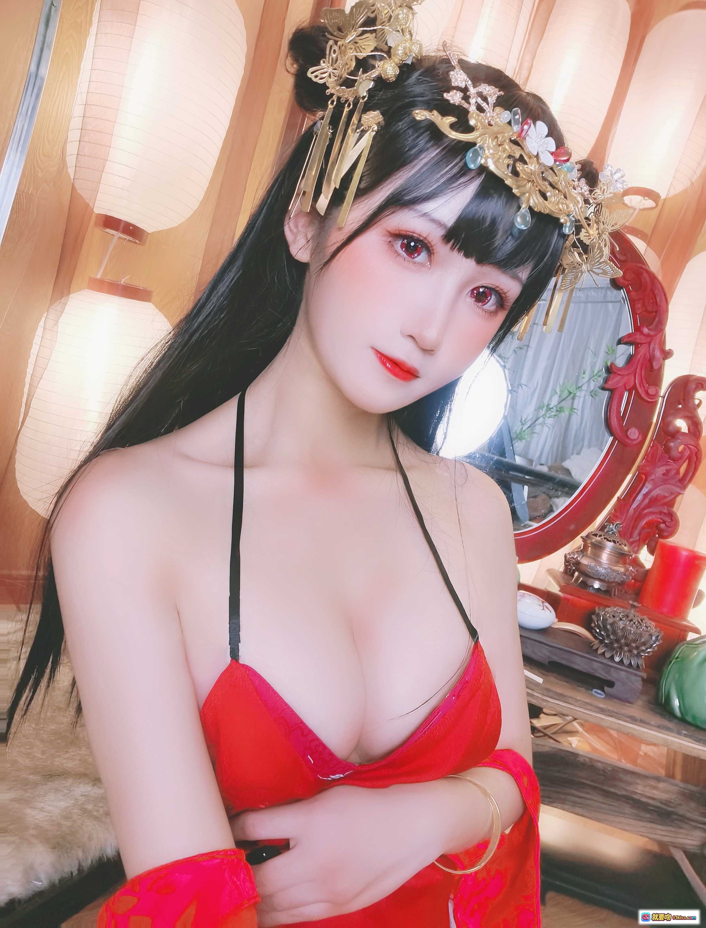 图片[3] - 三度_69 NO.056 逸仙古风自拍｜红金刺绣汉服+精致发饰+古典妆容+室内雅致布景 - 就要吻