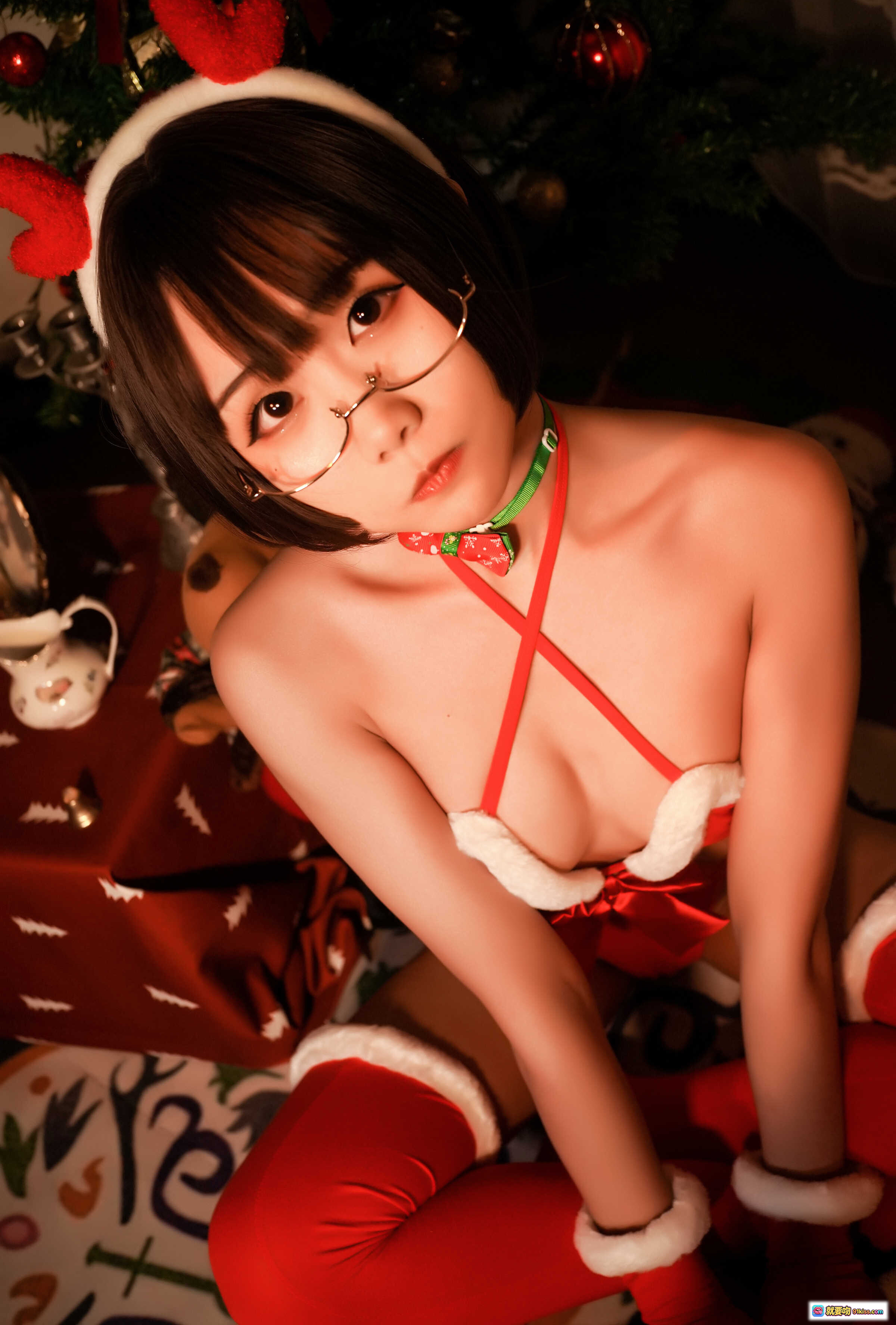 图片[9] - 曉美媽NO.012雪夜赞歌圣诞主题写真｜红白圣诞装+眼镜少女+节日氛围感+30P高清图集 - 就要吻