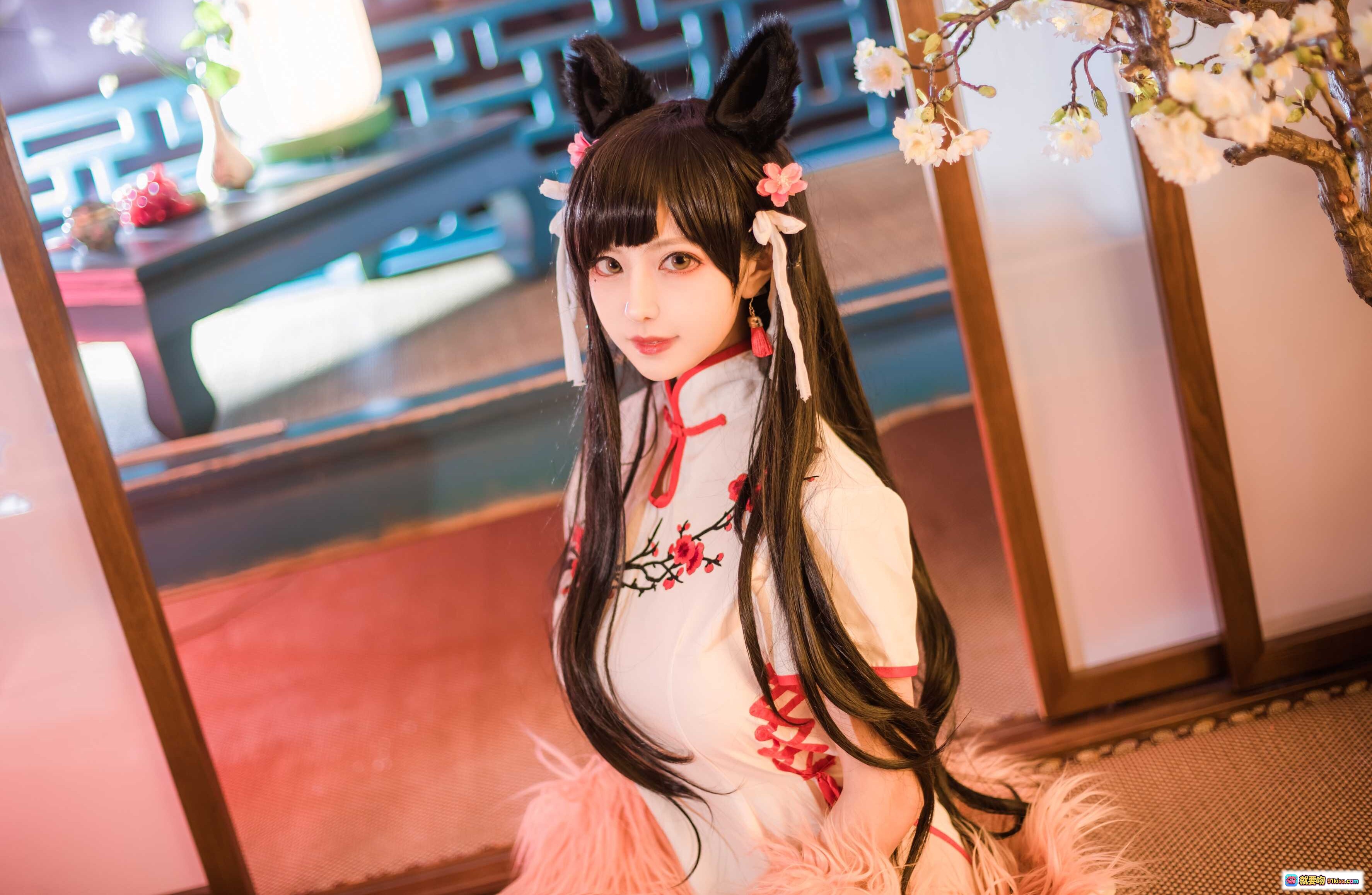 图片[3] - Shika小鹿鹿NO.009爱宕旗袍写真｜猫耳少女古风旗袍Cosplay｜樱花背景柔光氛围感｜粉色毛绒披肩精致妆容 - 就要吻