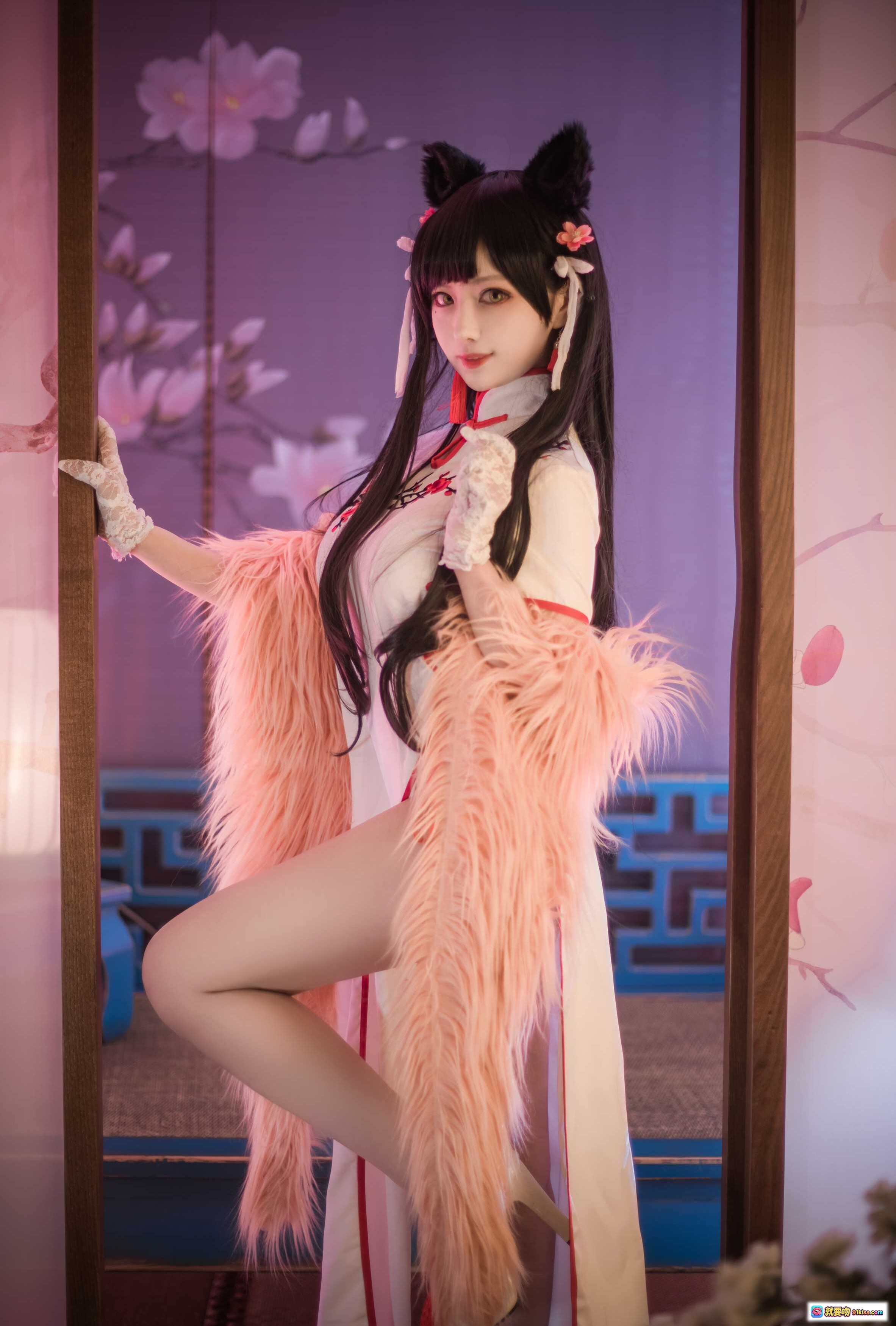 图片[4] - Shika小鹿鹿NO.009爱宕旗袍写真｜猫耳少女古风旗袍Cosplay｜樱花背景柔光氛围感｜粉色毛绒披肩精致妆容 - 就要吻