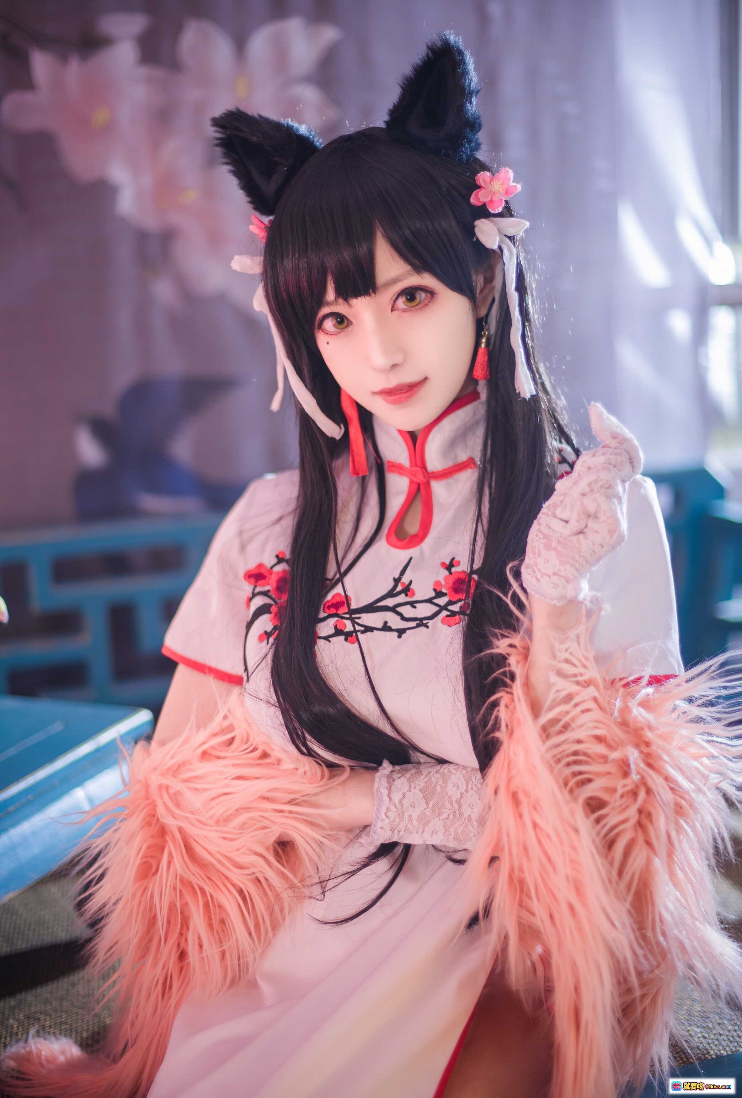 图片[6] - Shika小鹿鹿NO.009爱宕旗袍写真｜猫耳少女古风旗袍Cosplay｜樱花背景柔光氛围感｜粉色毛绒披肩精致妆容 - 就要吻