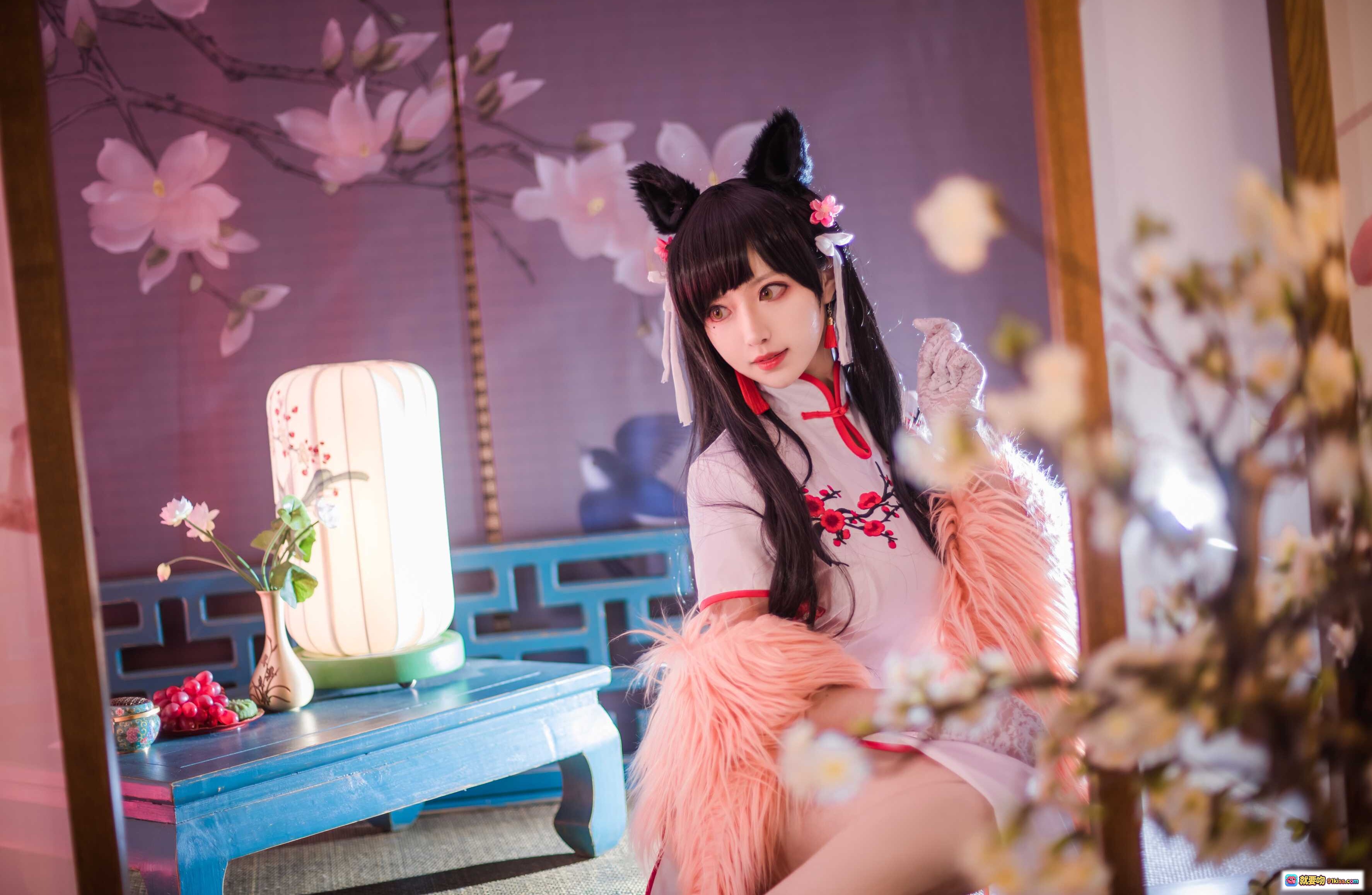 Shika小鹿鹿NO.009爱宕旗袍写真｜猫耳少女古风旗袍Cosplay｜樱花背景柔光氛围感｜粉色毛绒披肩精致妆容 - 就要吻