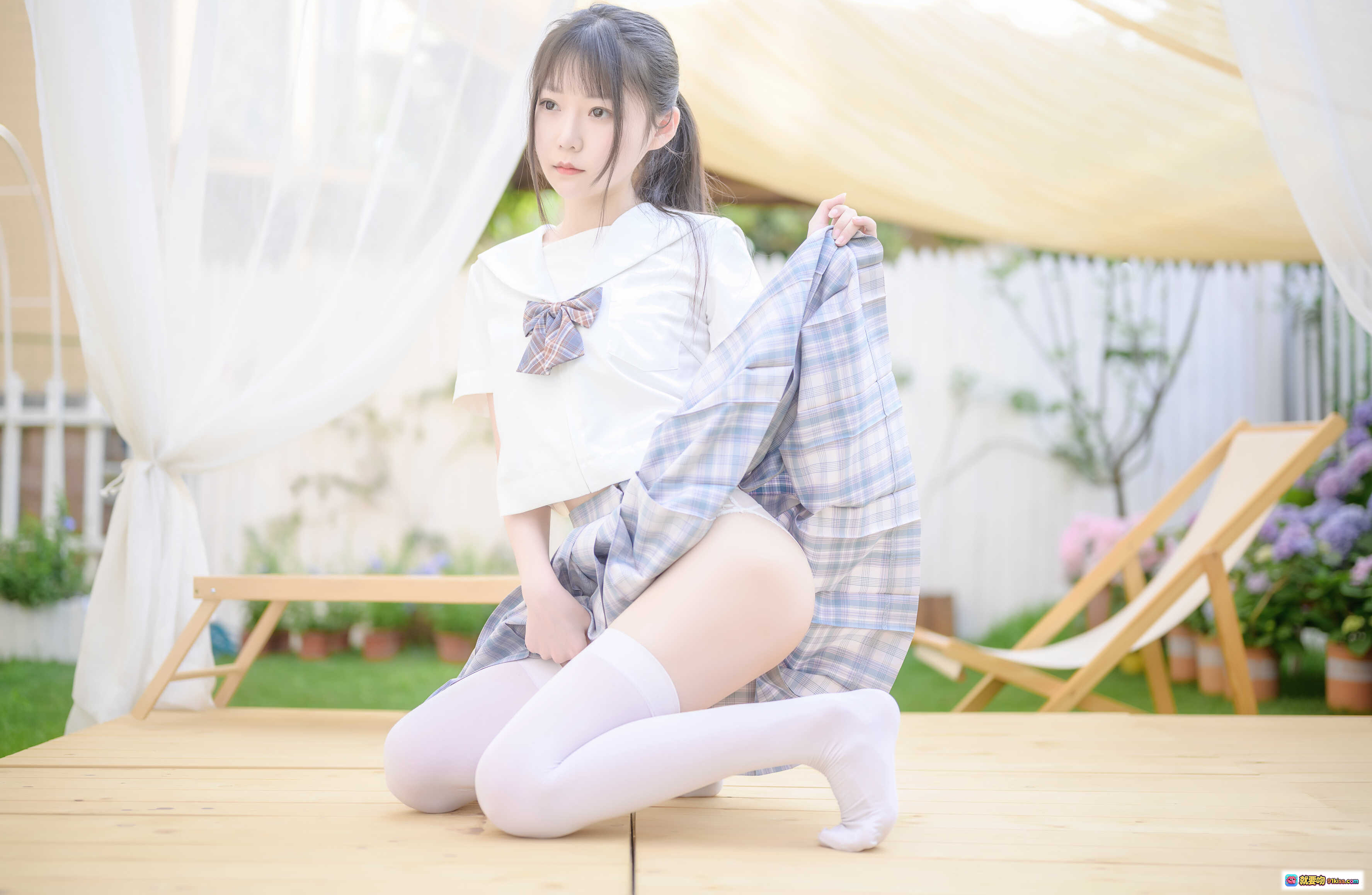 图片[1] - 香草喵露露NO.009阳光庭院制服写真 白色水手服格子裙过膝袜少女跪姿户外摄影50P高清图集 - 就要吻