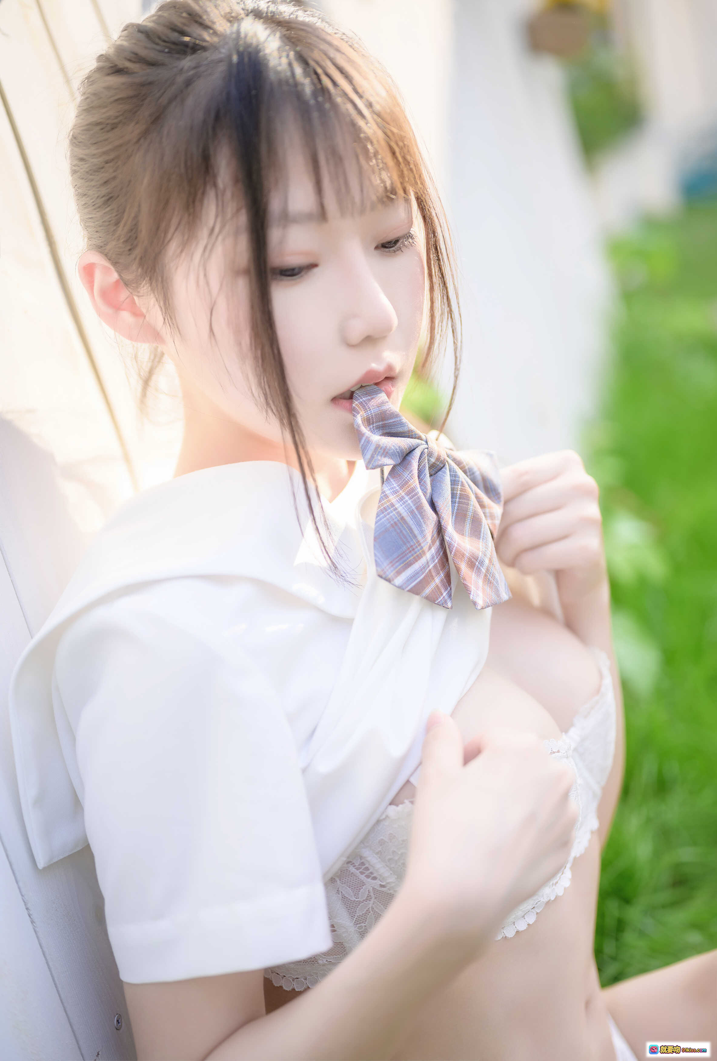图片[7] - 香草喵露露NO.009阳光庭院制服写真 白色水手服格子裙过膝袜少女跪姿户外摄影50P高清图集 - 就要吻