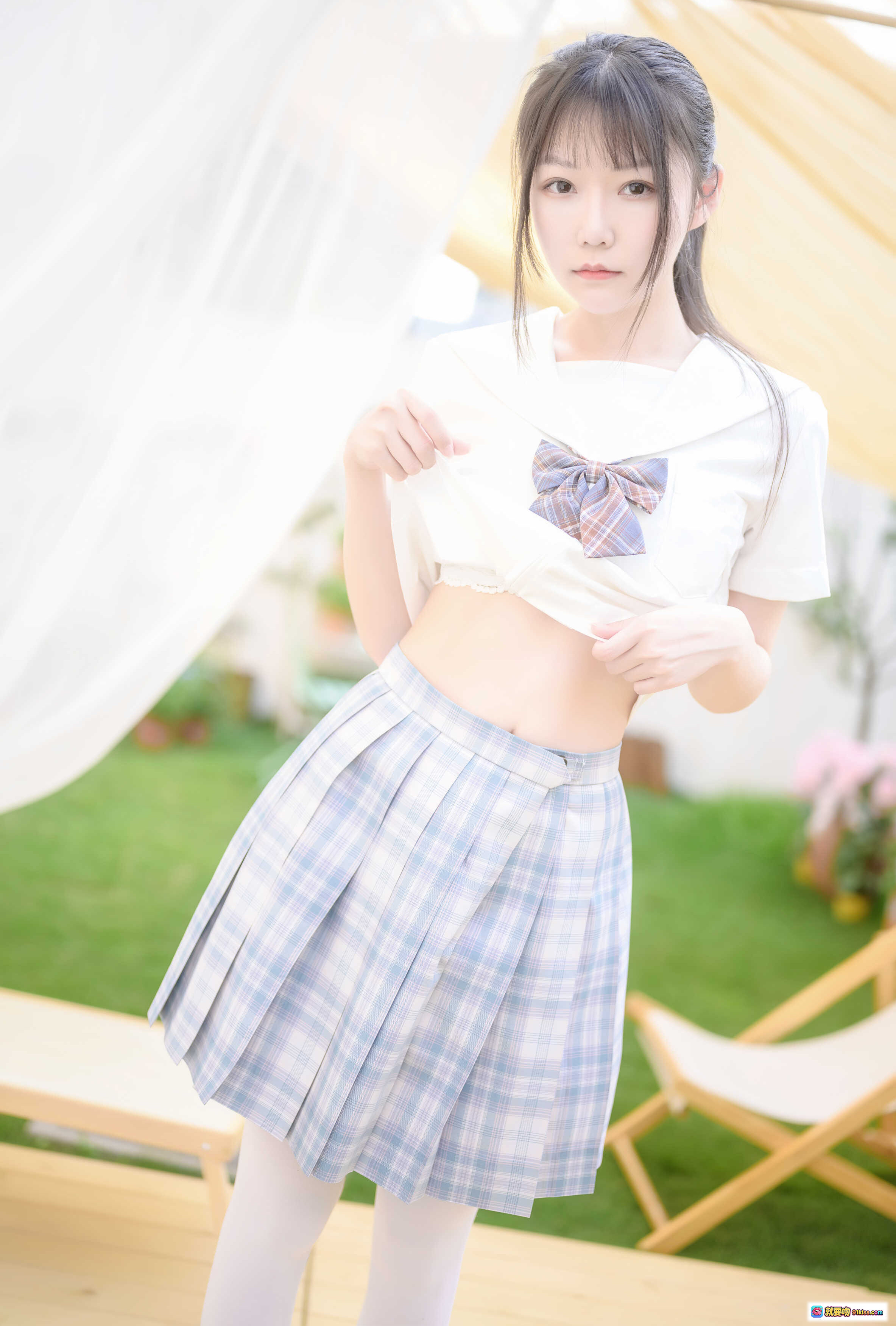 图片[10] - 香草喵露露NO.009阳光庭院制服写真 白色水手服格子裙过膝袜少女跪姿户外摄影50P高清图集 - 就要吻