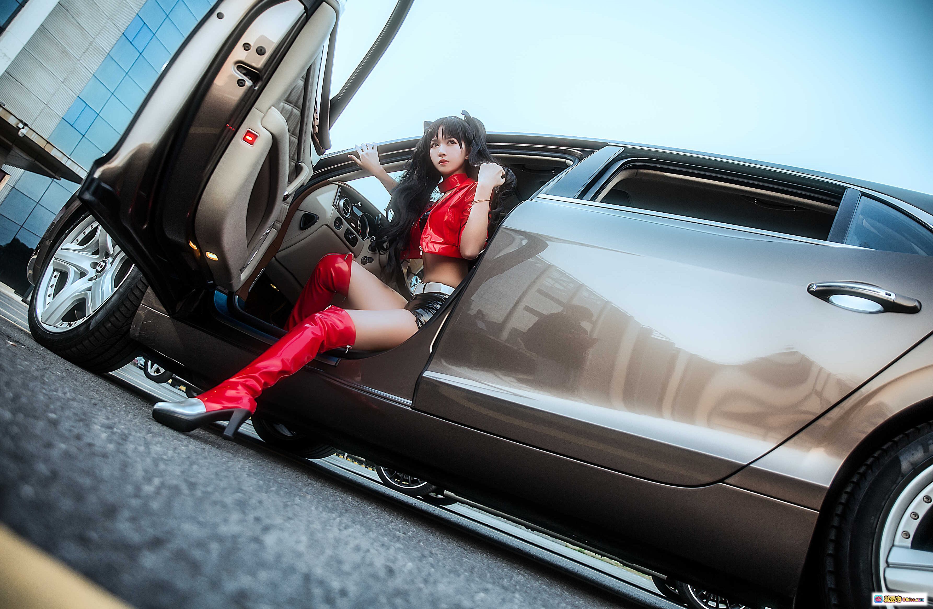 图片[3] - 鳗鱼霏儿NO.052赛车主题写真-白衬衫蓝短裤车内性感坐姿-高清22P大图 - 就要吻