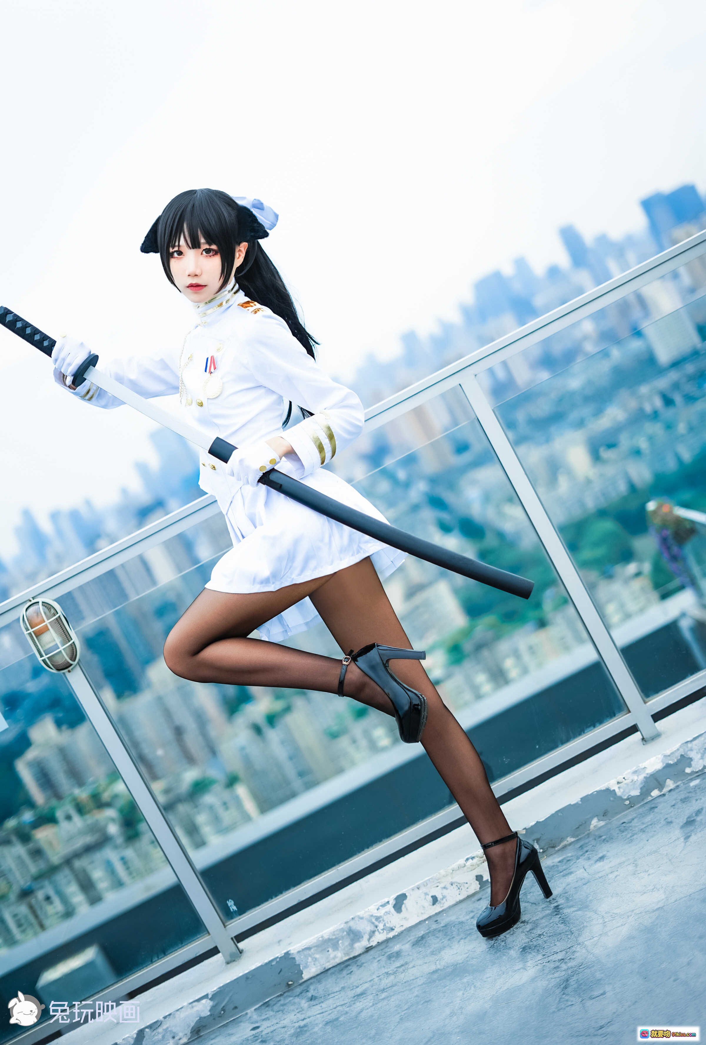 图片[6] - 碧蓝航线高雄白装cosplay写真｜五更百鬼兔玩映画楼梯花饰美腿制服少女摄影集 - 就要吻