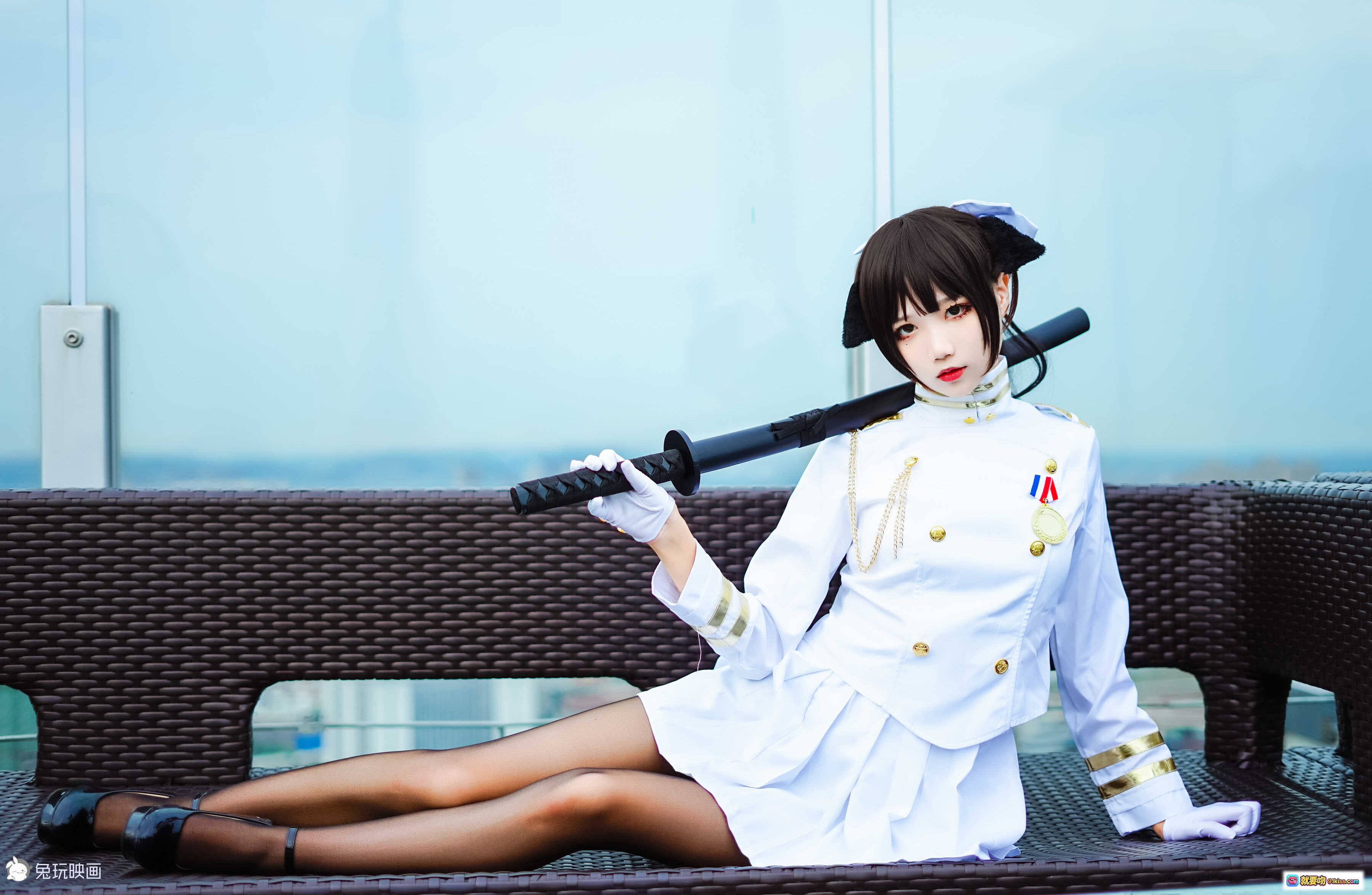 图片[7] - 碧蓝航线高雄白装cosplay写真｜五更百鬼兔玩映画楼梯花饰美腿制服少女摄影集 - 就要吻