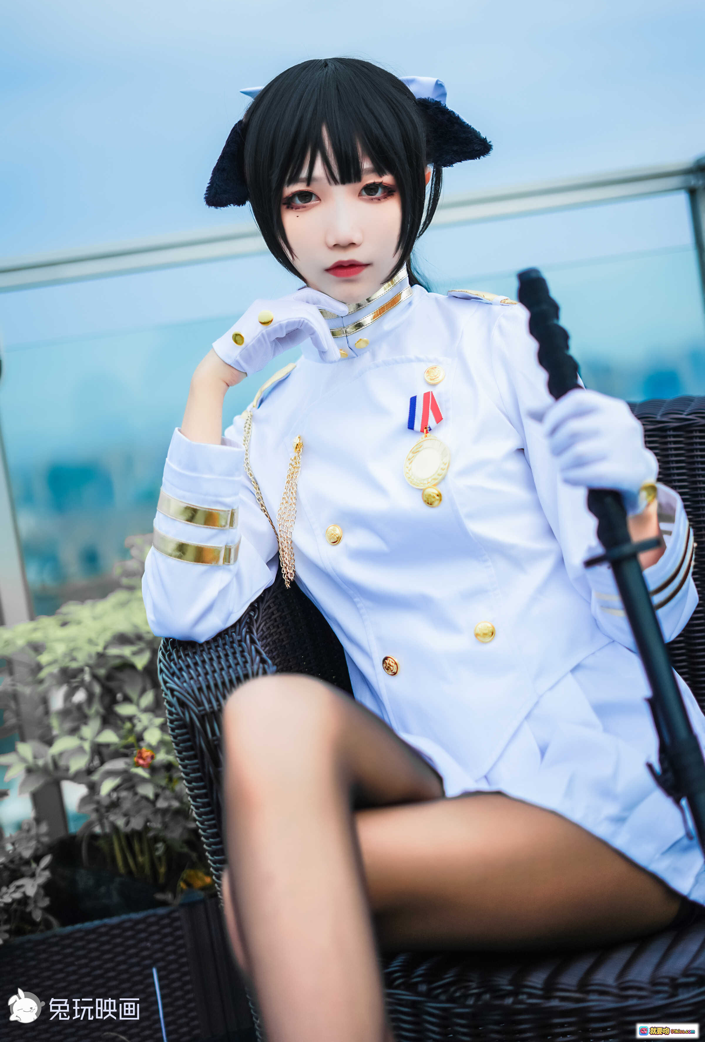 图片[8] - 碧蓝航线高雄白装cosplay写真｜五更百鬼兔玩映画楼梯花饰美腿制服少女摄影集 - 就要吻