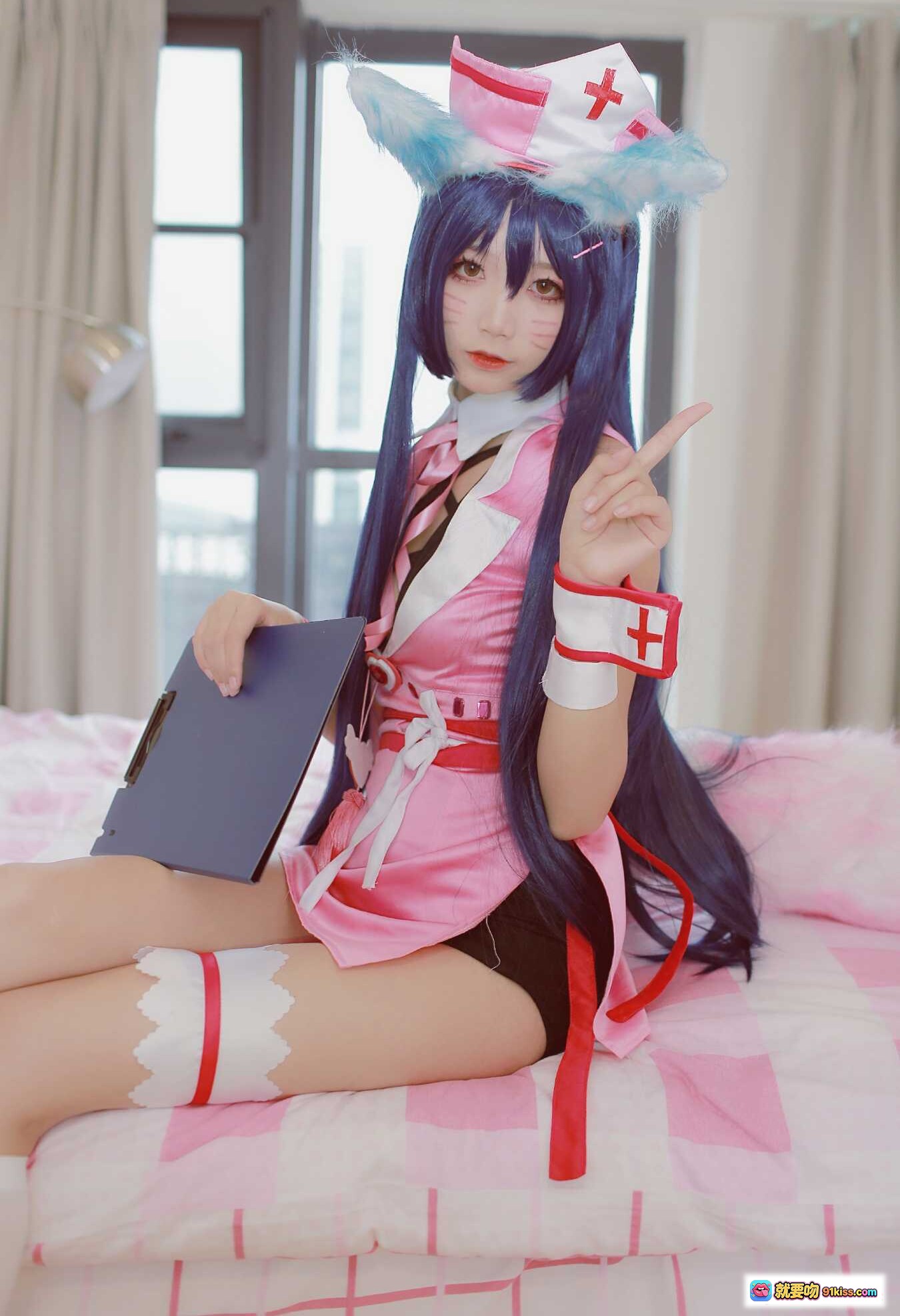 图片[3] - 五更百鬼_NO.011 阿狸护士服Cosplay 粉色系萌系角色扮演 蓝发猫耳护士装 持文件夹写真 37P高清图集 - 就要吻
