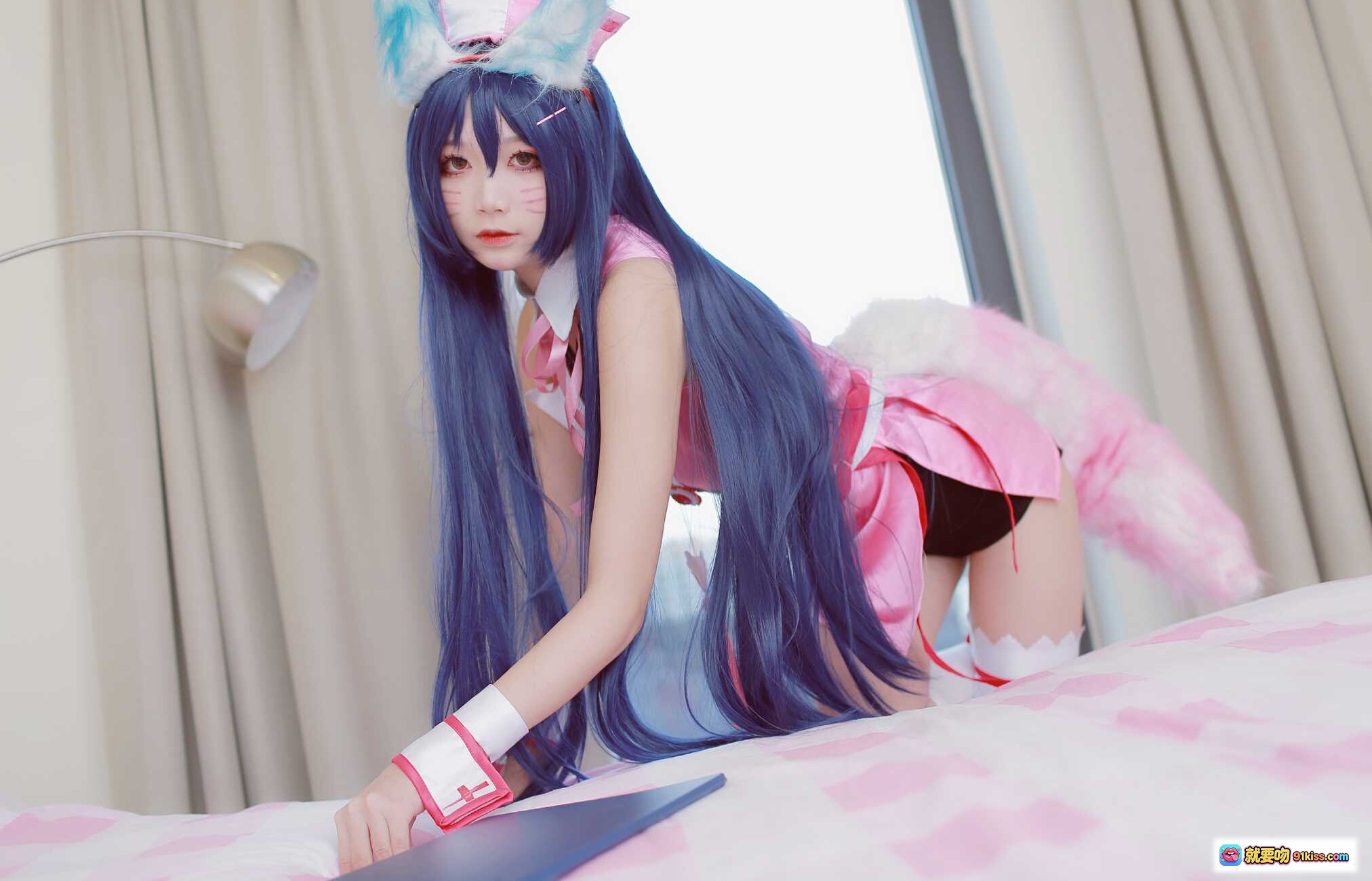 图片[2] - 五更百鬼_NO.011 阿狸护士服Cosplay 粉色系萌系角色扮演 蓝发猫耳护士装 持文件夹写真 37P高清图集 - 就要吻