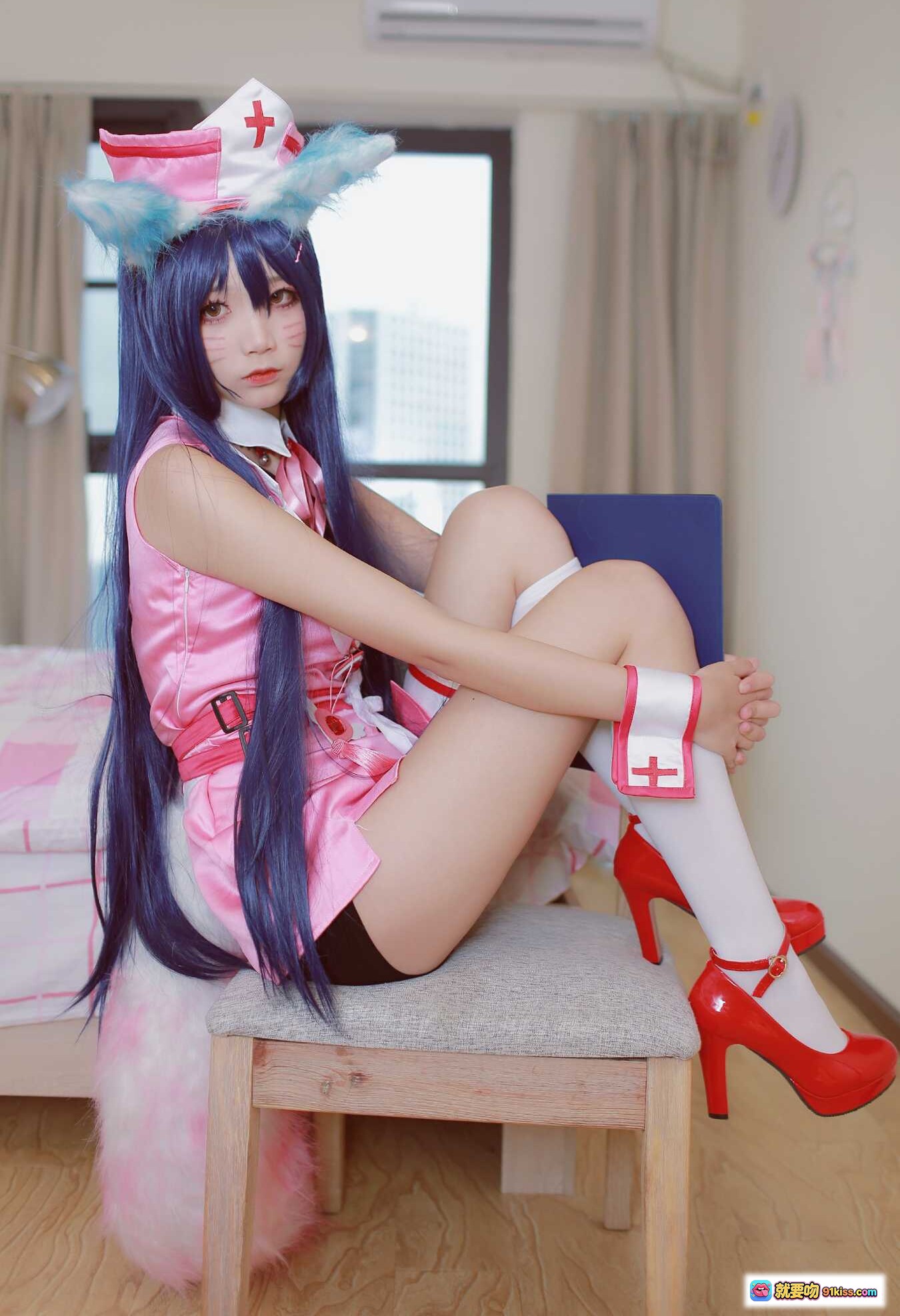 图片[9] - 五更百鬼_NO.011 阿狸护士服Cosplay 粉色系萌系角色扮演 蓝发猫耳护士装 持文件夹写真 37P高清图集 - 就要吻
