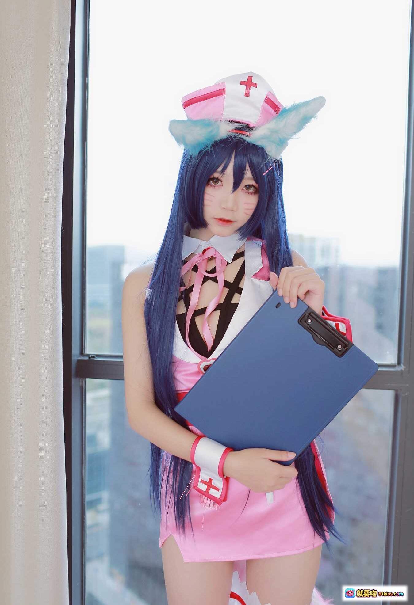 图片[1] - 五更百鬼_NO.011 阿狸护士服Cosplay 粉色系萌系角色扮演 蓝发猫耳护士装 持文件夹写真 37P高清图集 - 就要吻