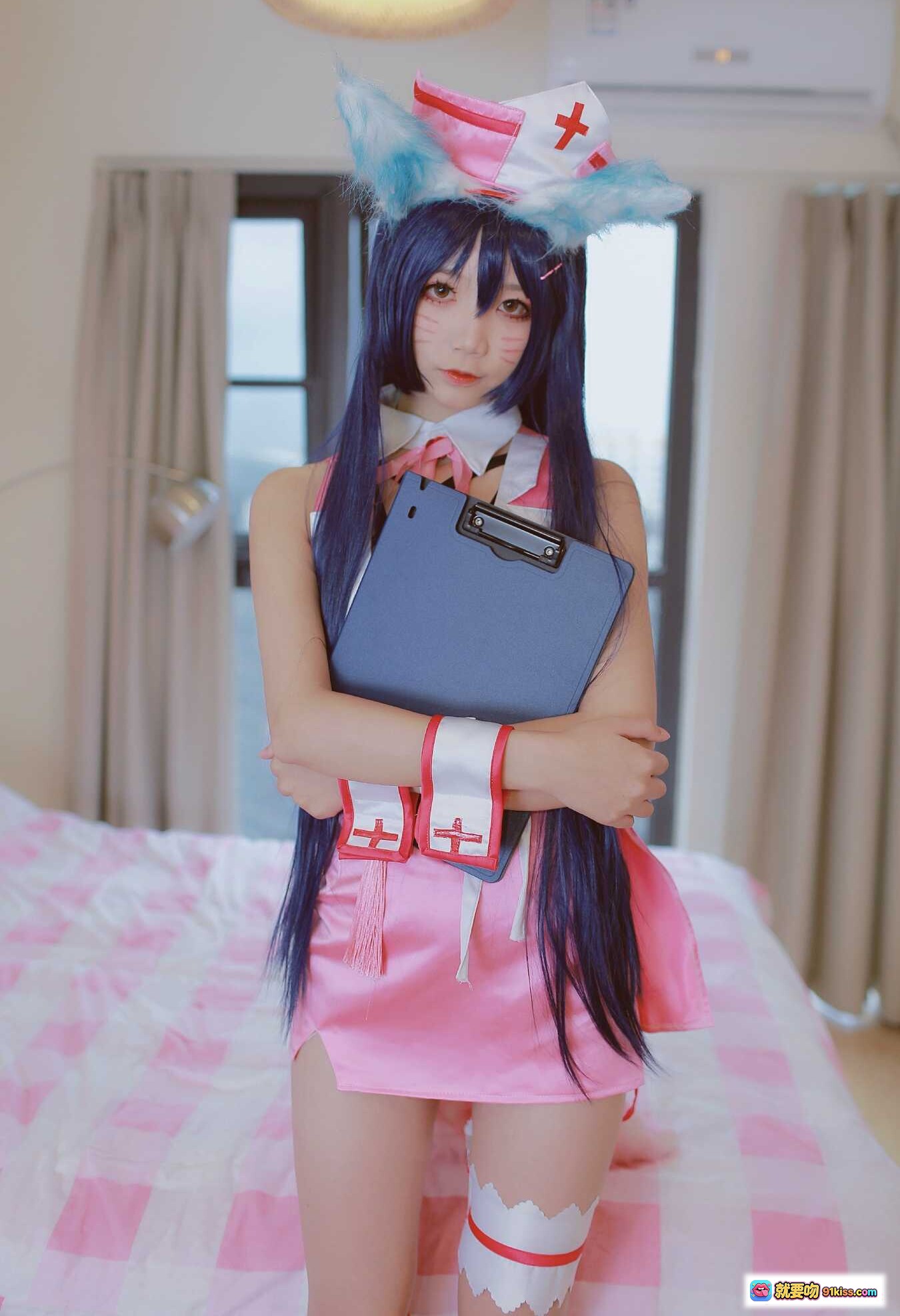 图片[4] - 五更百鬼_NO.011 阿狸护士服Cosplay 粉色系萌系角色扮演 蓝发猫耳护士装 持文件夹写真 37P高清图集 - 就要吻