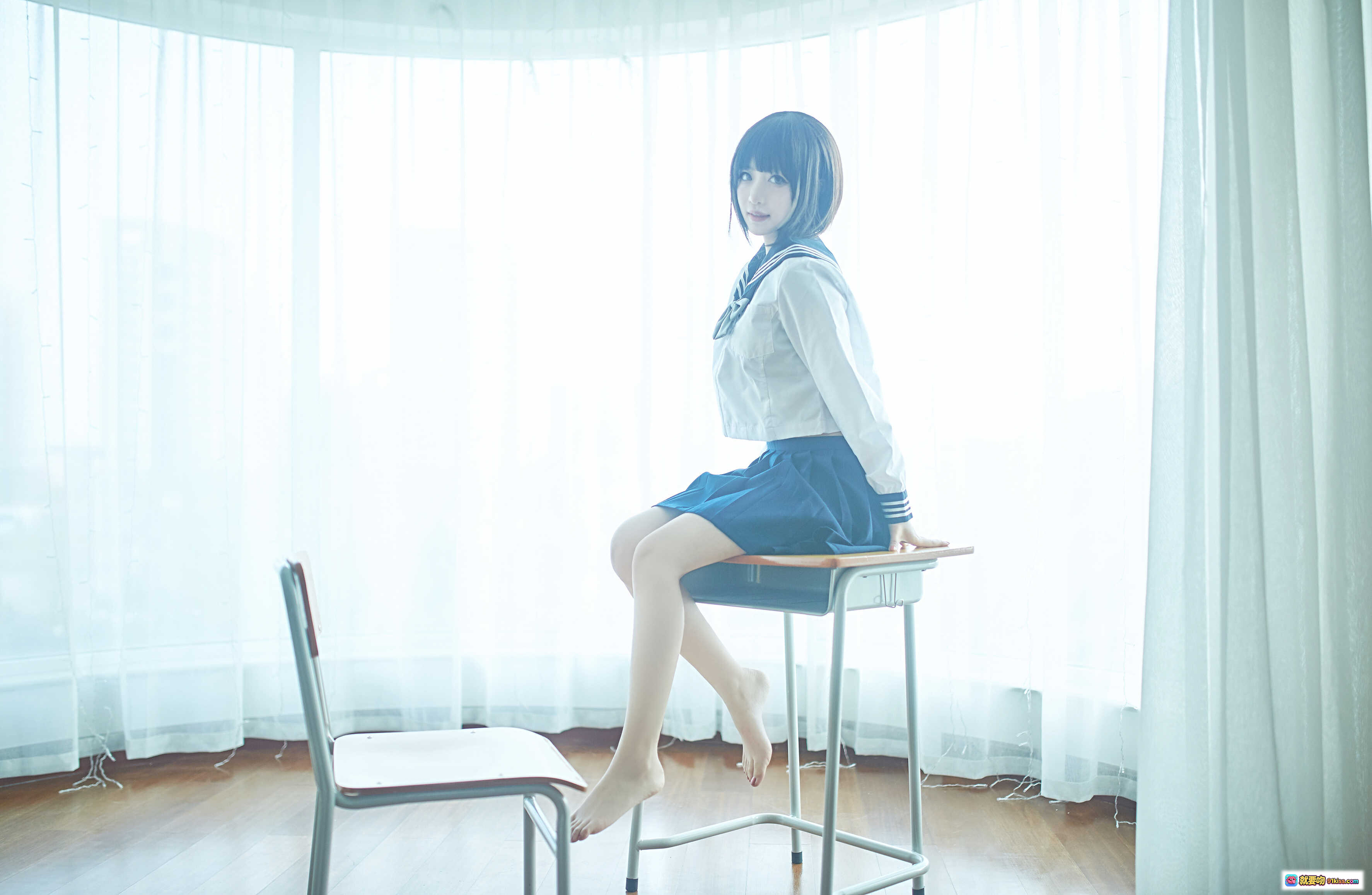 图片[9] - Shika小鹿鹿 NO.003 JK制服少女教室写真 11P高清图集 蓝白水手服赤脚课桌场景 清新日系风格 - 就要吻